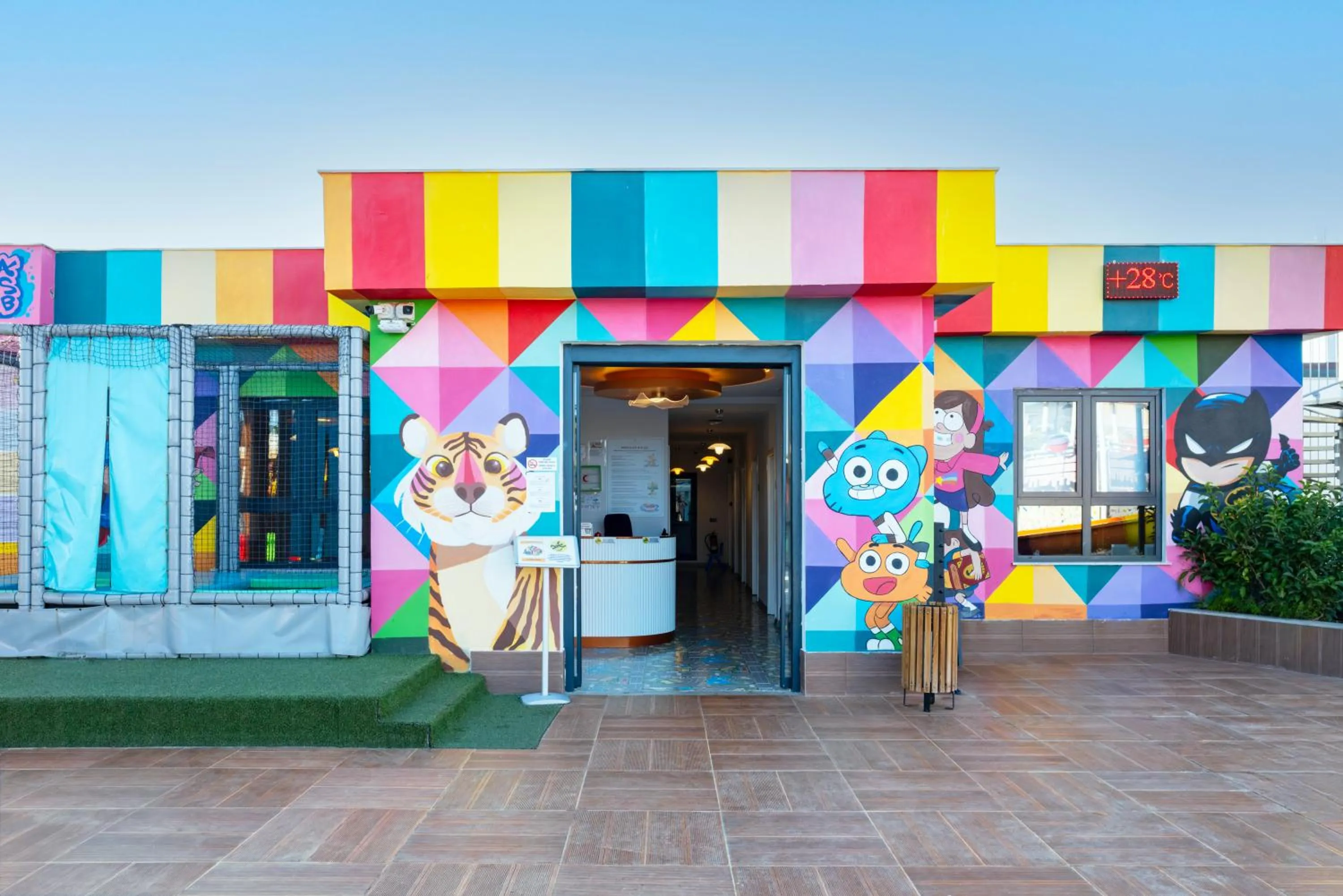 Day in Serenity Queen Hotel