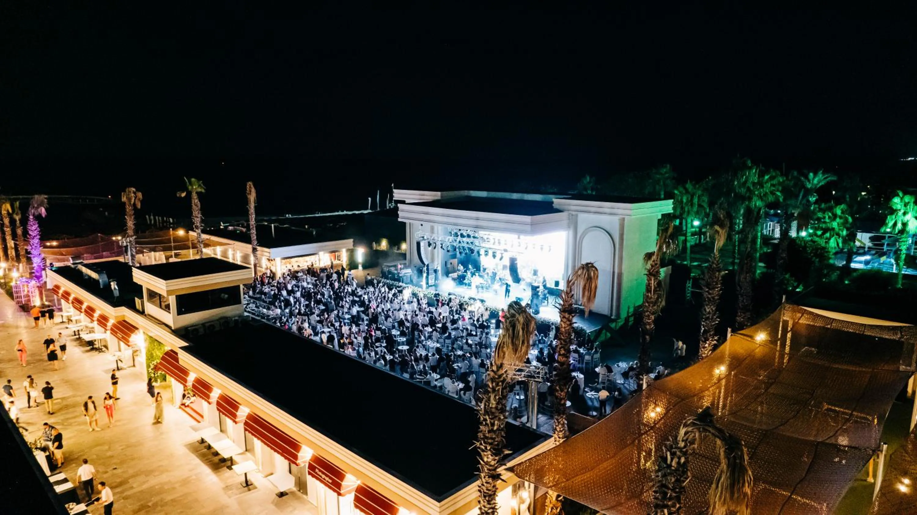 Evening entertainment in Serenity Queen Hotel