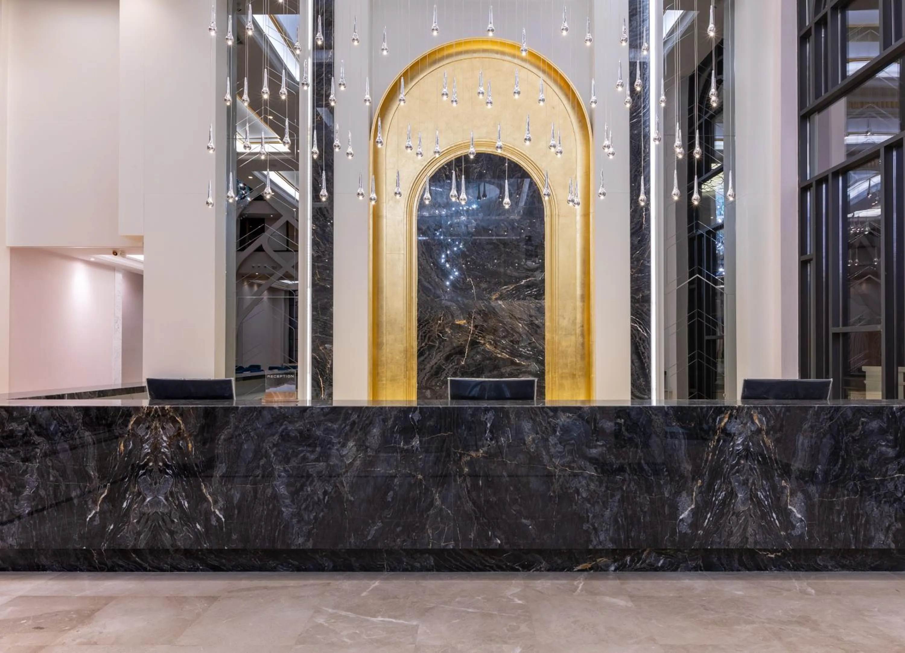 Facade/entrance in Serenity Queen Hotel