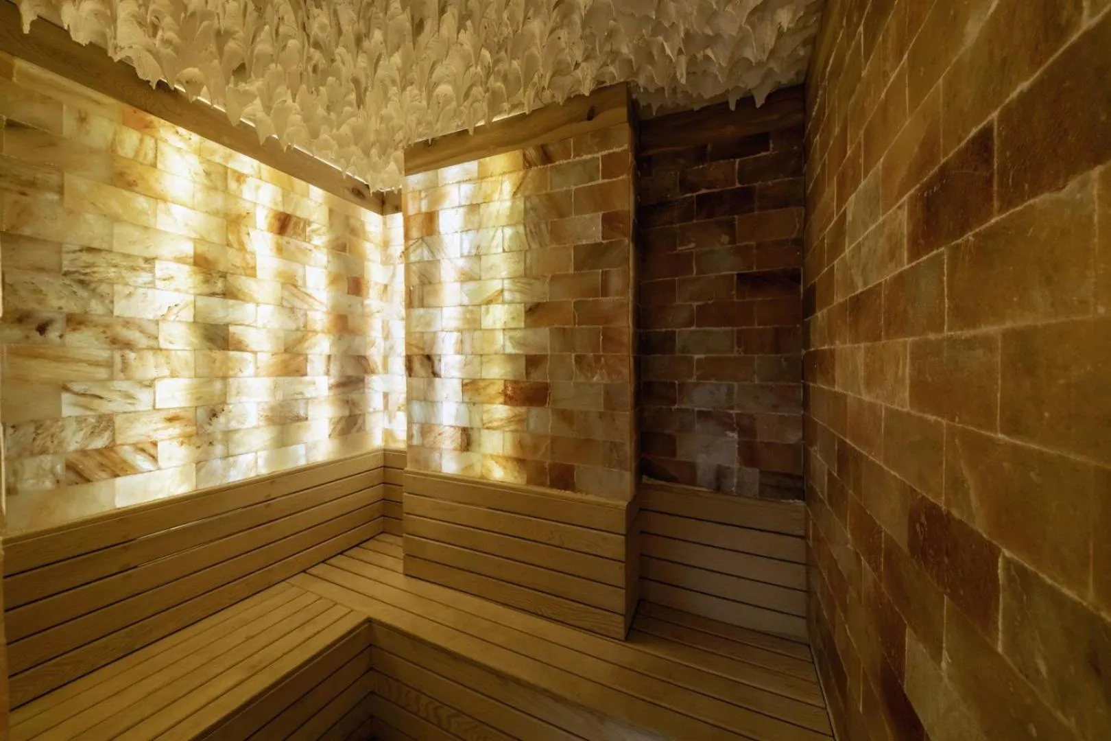 Sauna in Serenity Queen Hotel