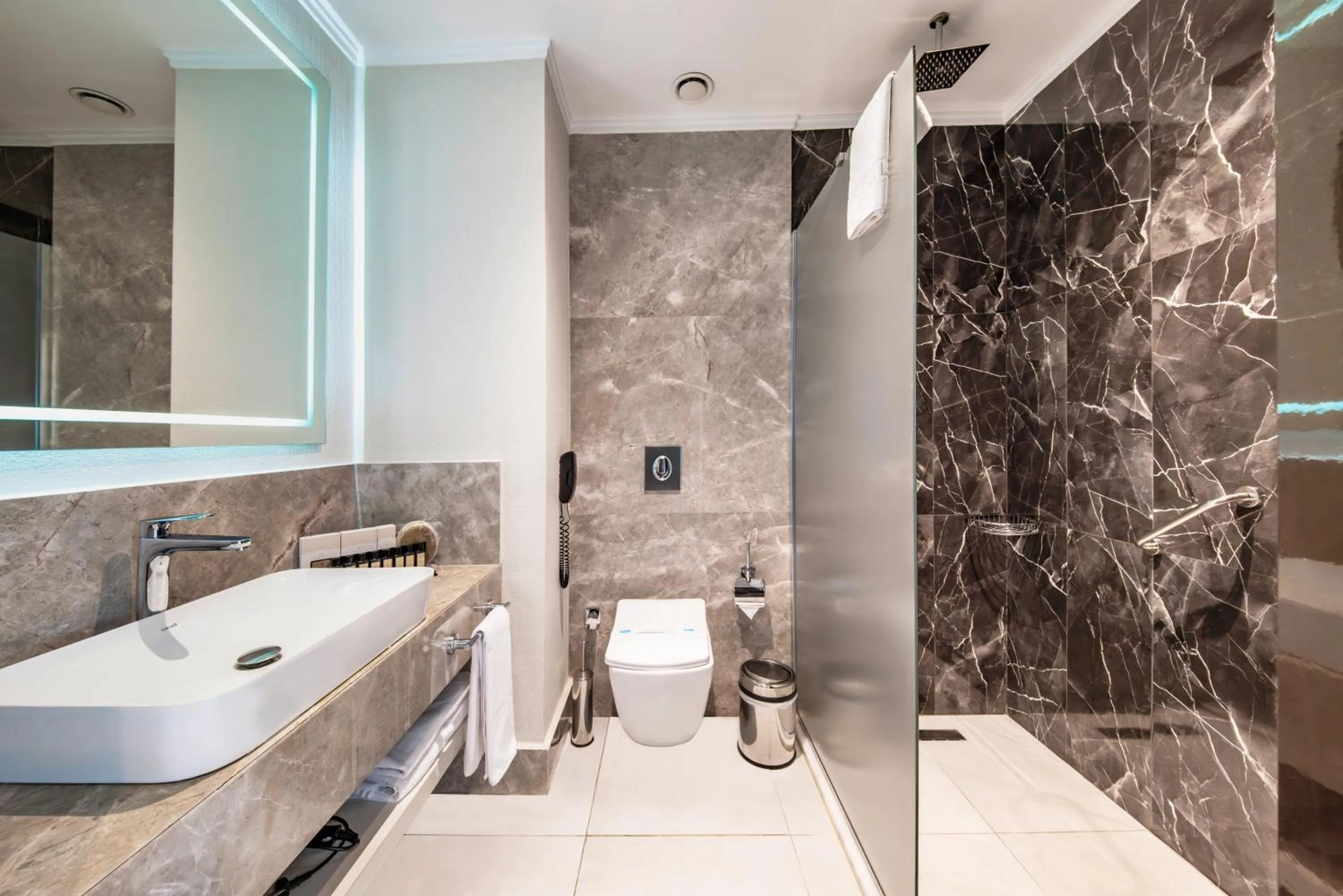 Shower in Serenity Queen Hotel