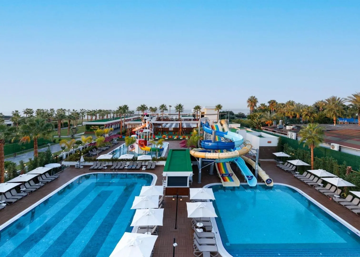 Day in Serenity Queen Hotel