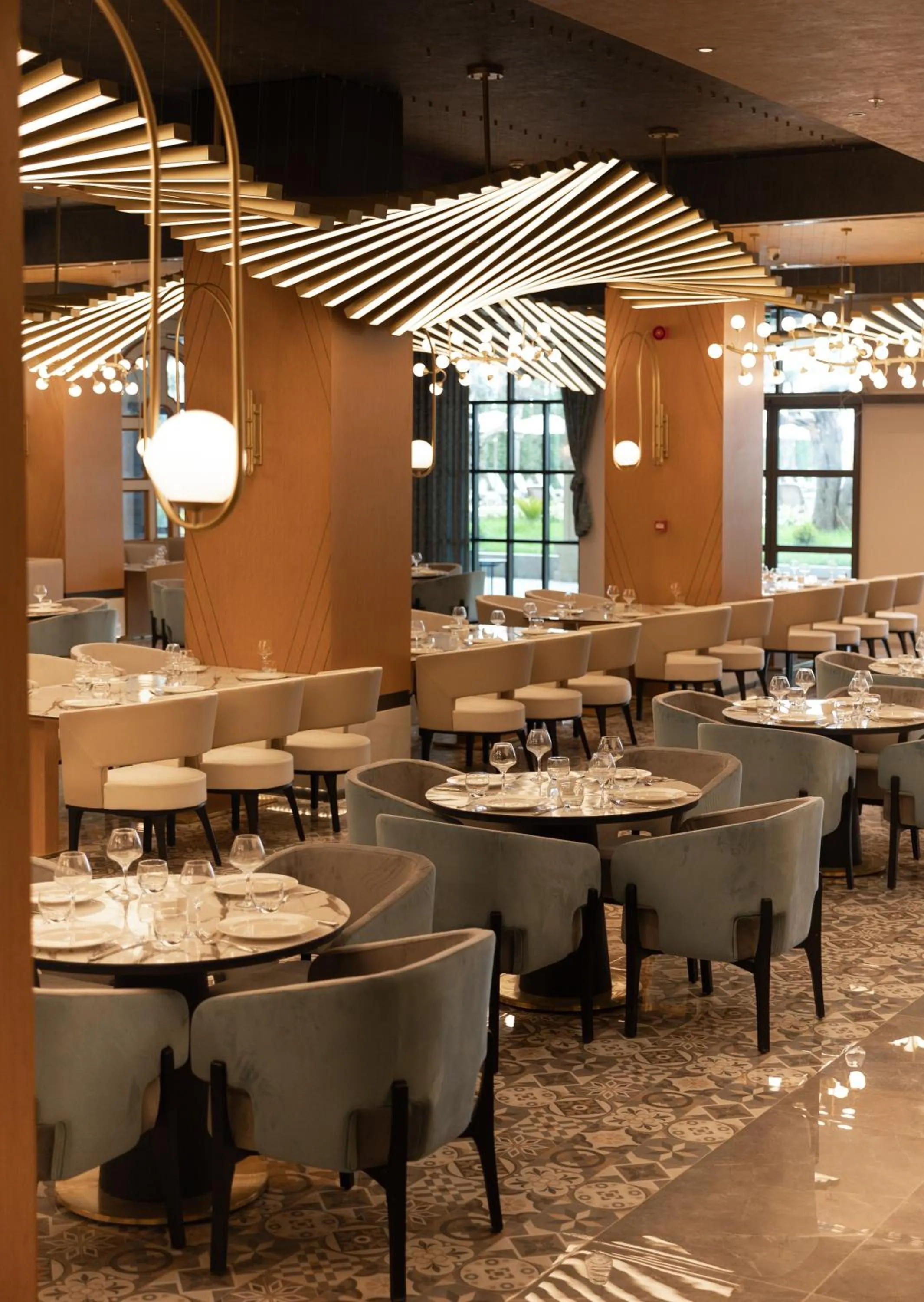 Restaurant/places to eat in Serenity Queen Hotel