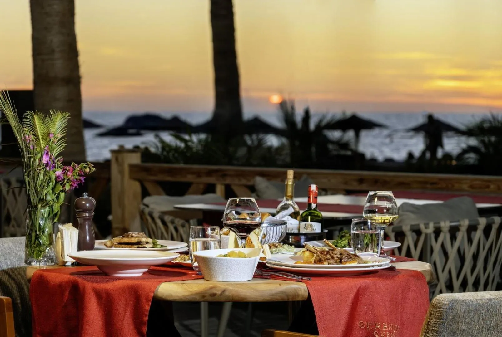 Restaurant/places to eat in Serenity Queen Hotel