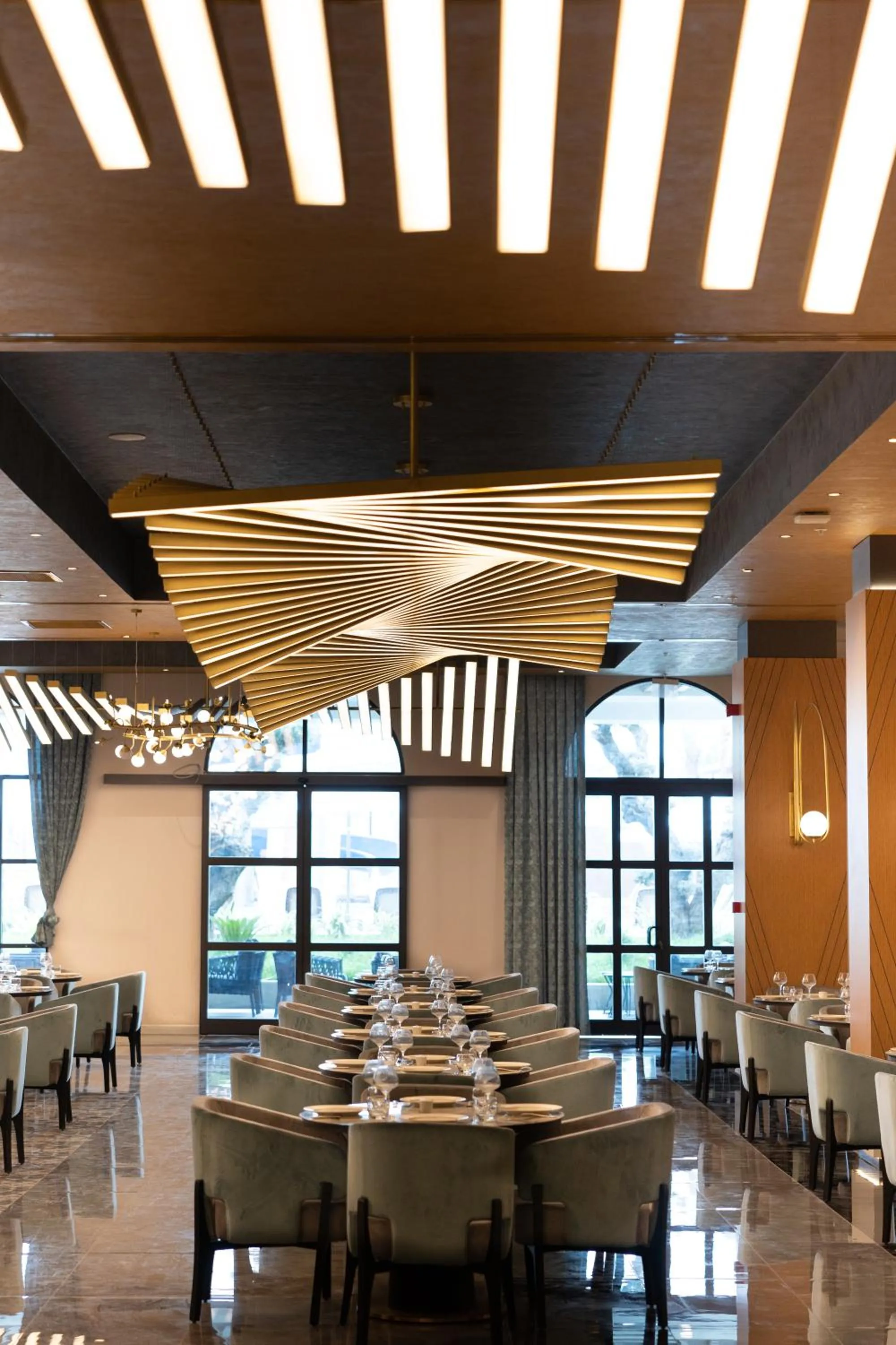 Restaurant/places to eat in Serenity Queen Hotel