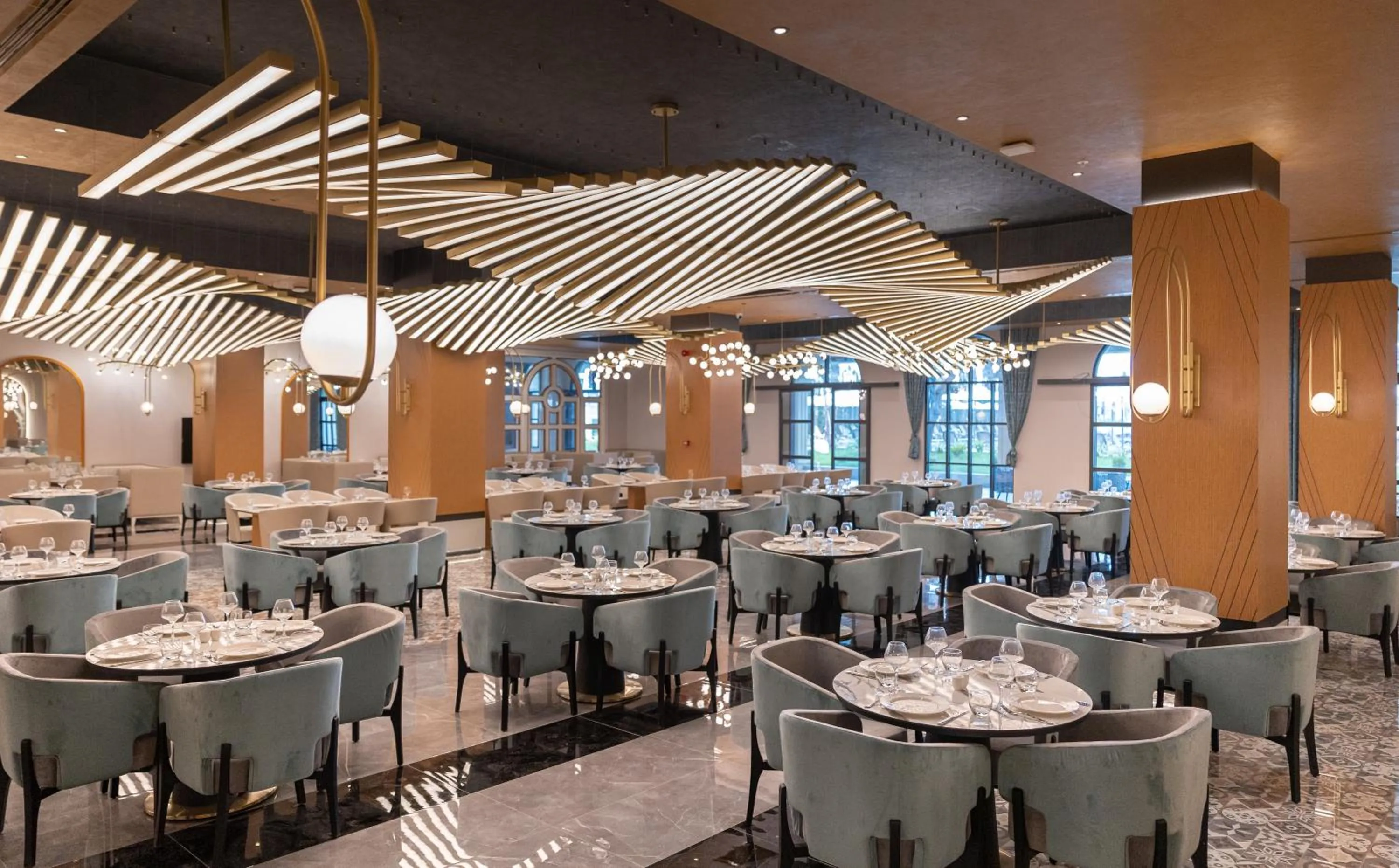 Restaurant/places to eat in Serenity Queen Hotel