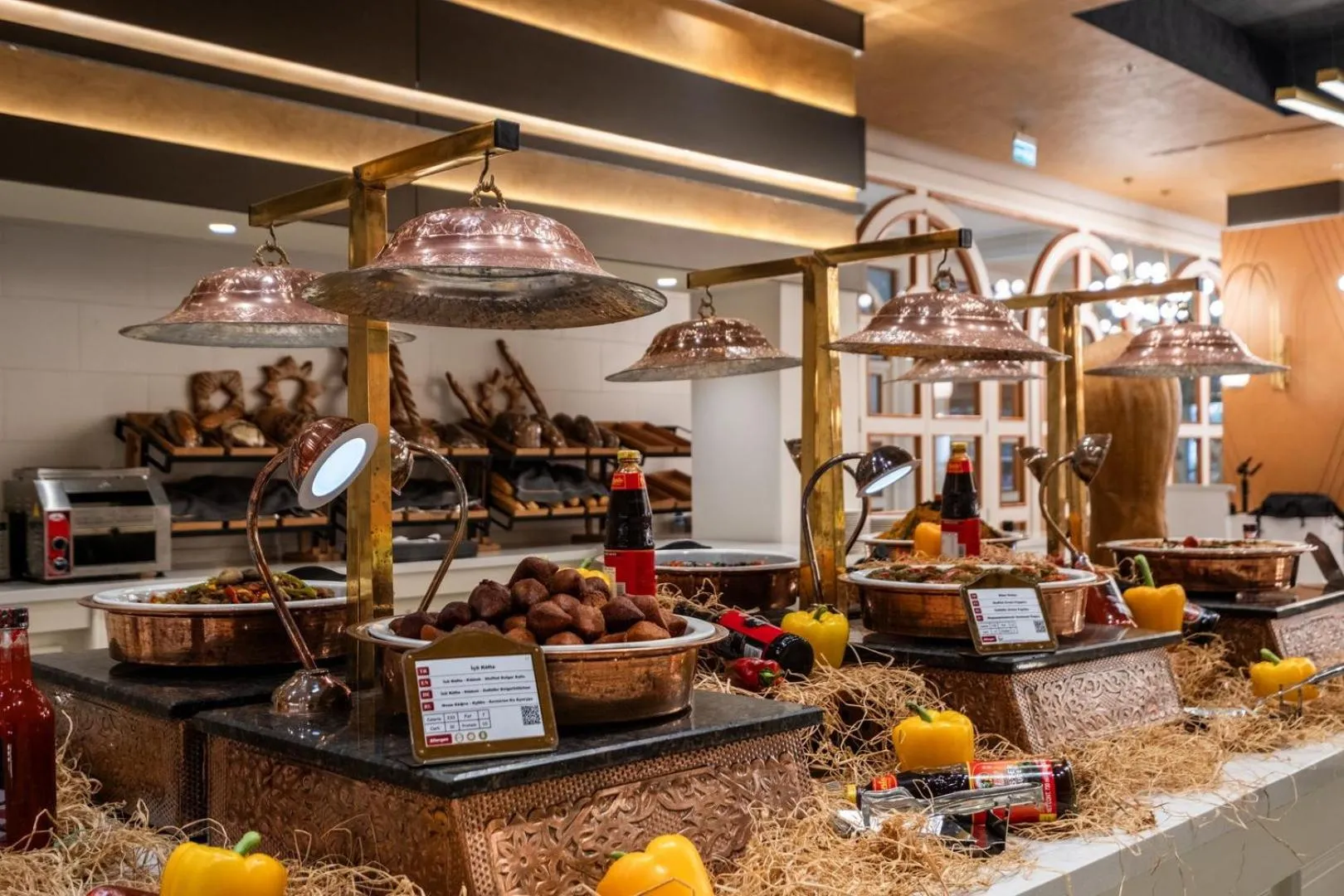 Restaurant/places to eat in Serenity Queen Hotel