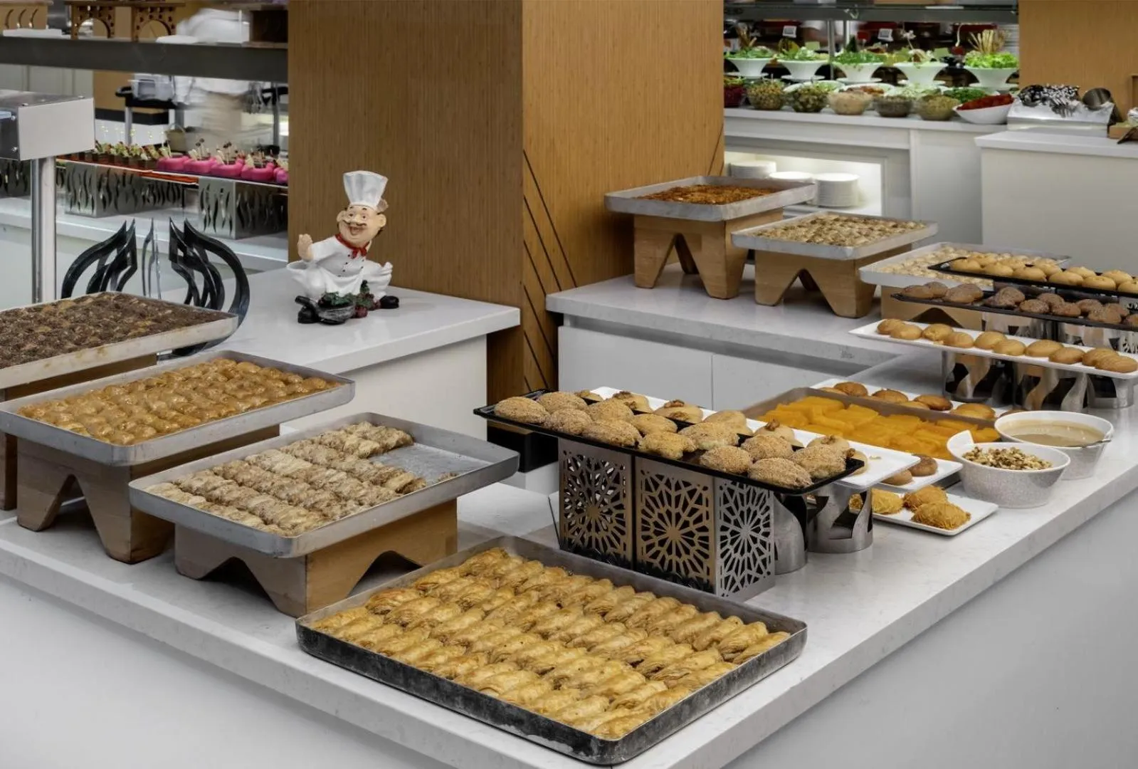 Restaurant/places to eat in Serenity Queen Hotel