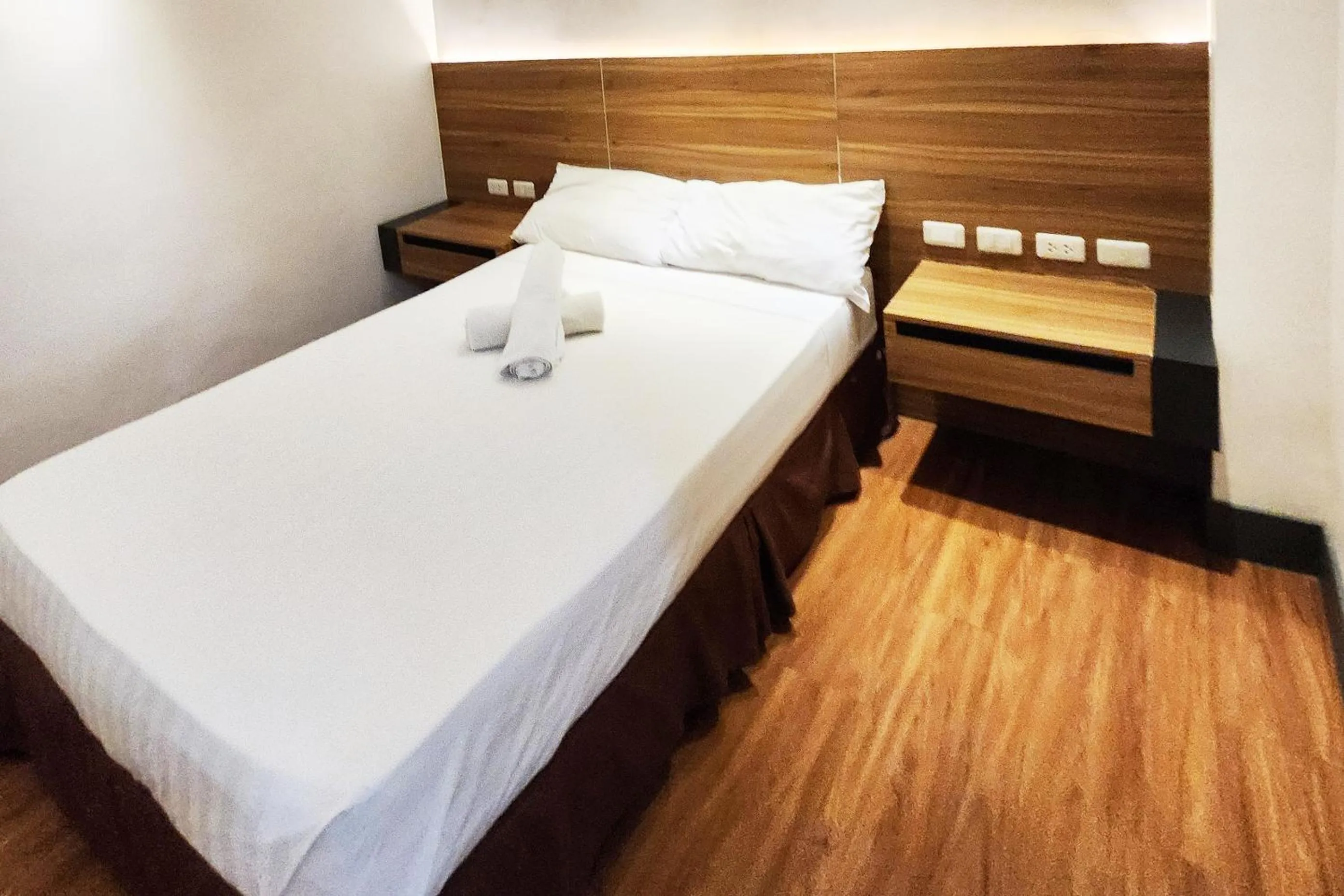 Bed in Boulevard Pension Hotel Cebu