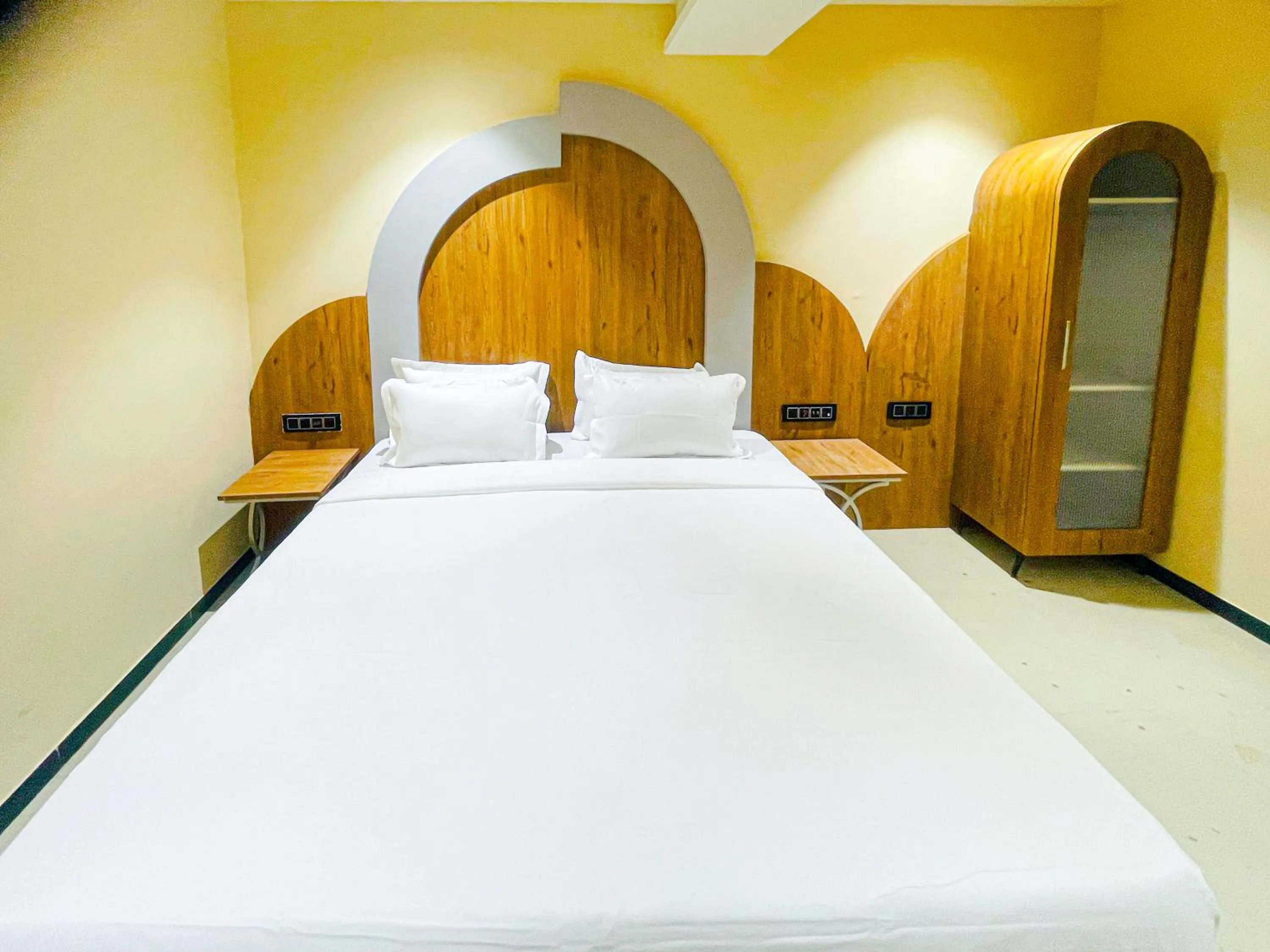 Bedroom, Bed in Hotel Nova Bopal