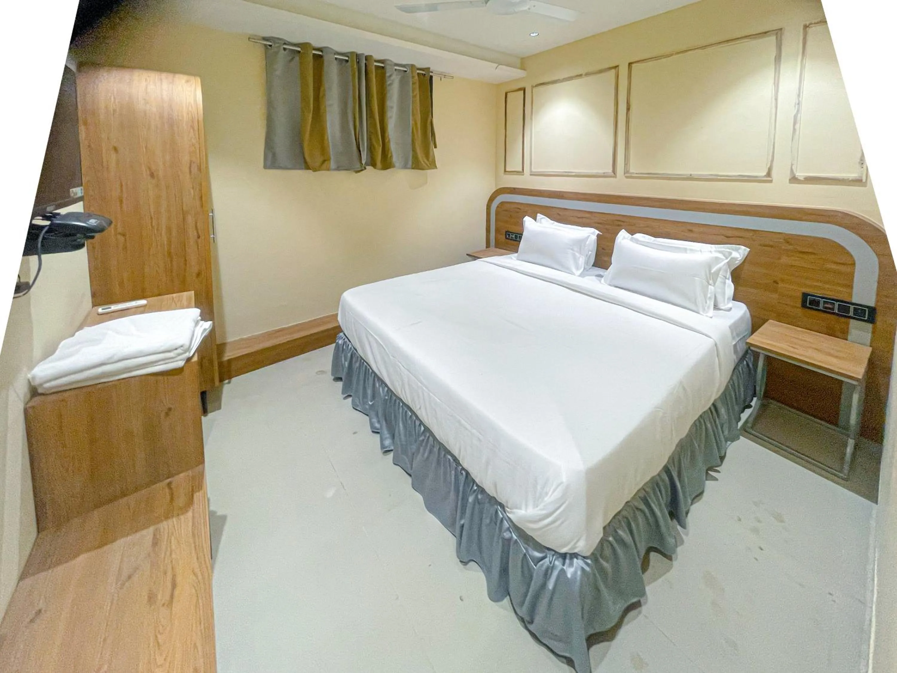 Bedroom, Bed in Hotel Nova Bopal