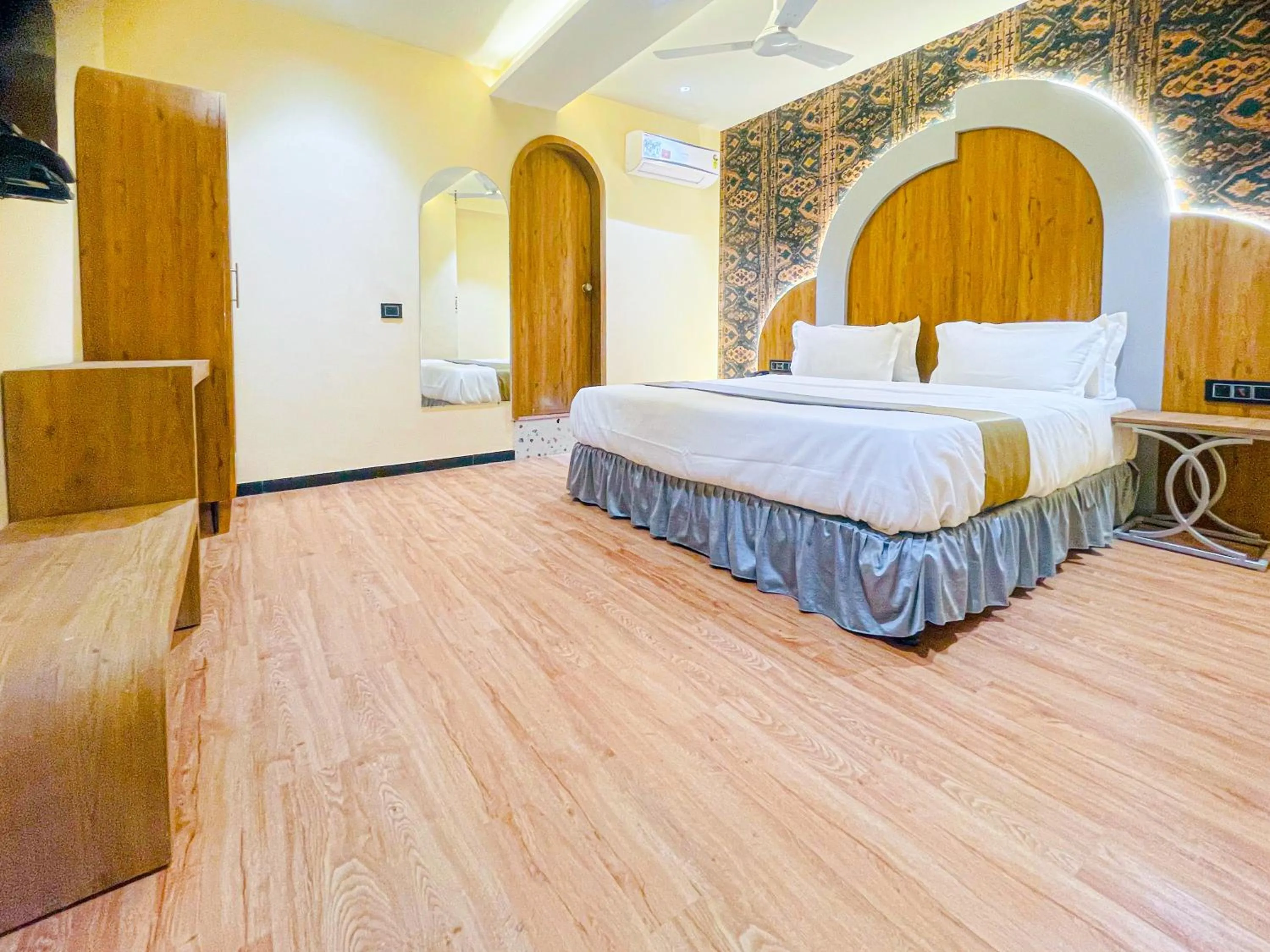 Bedroom, Bed in Hotel Nova Bopal