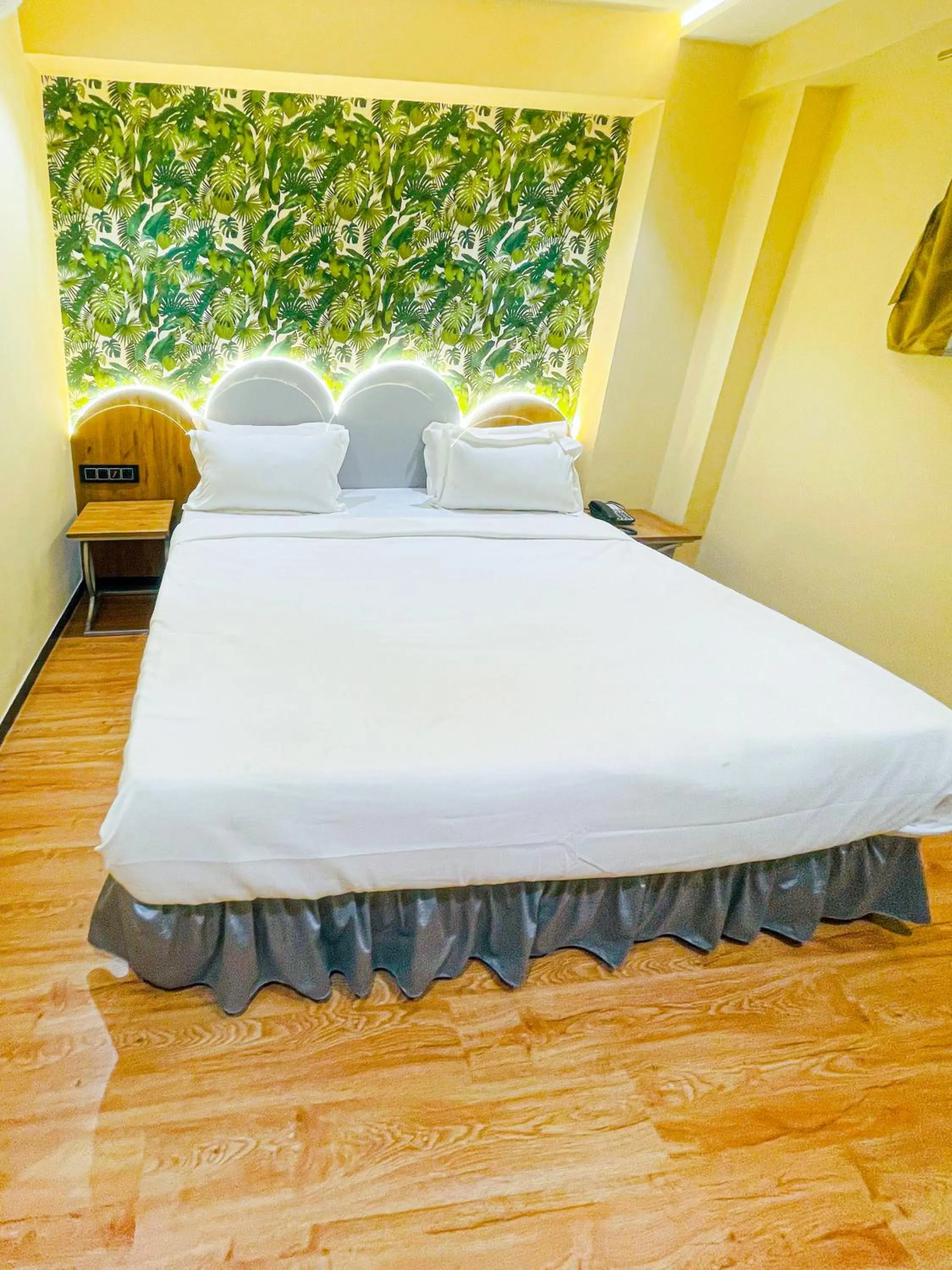 Bedroom, Bed in Hotel Nova Bopal