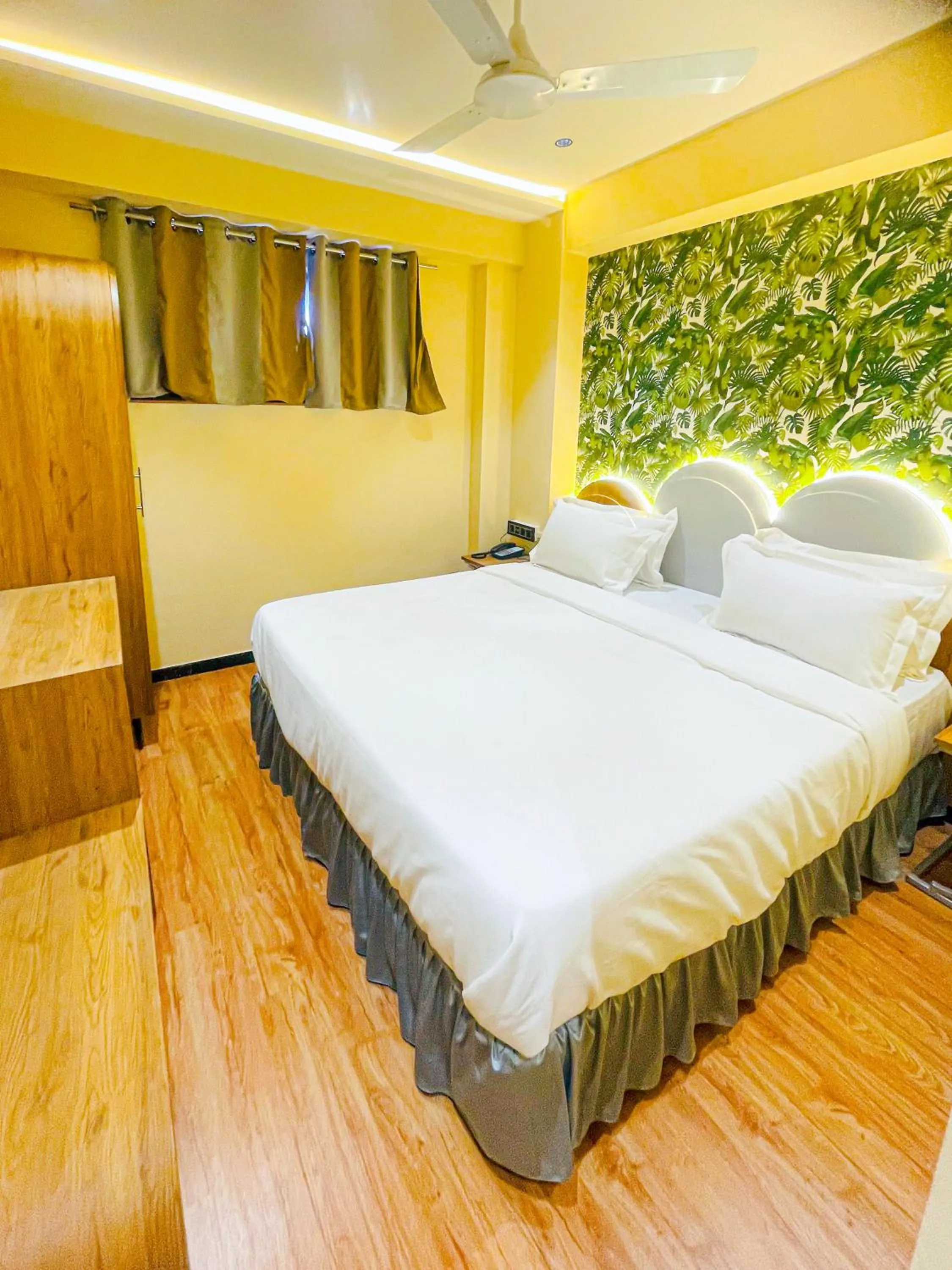 Bedroom, Bed in Hotel Nova Bopal