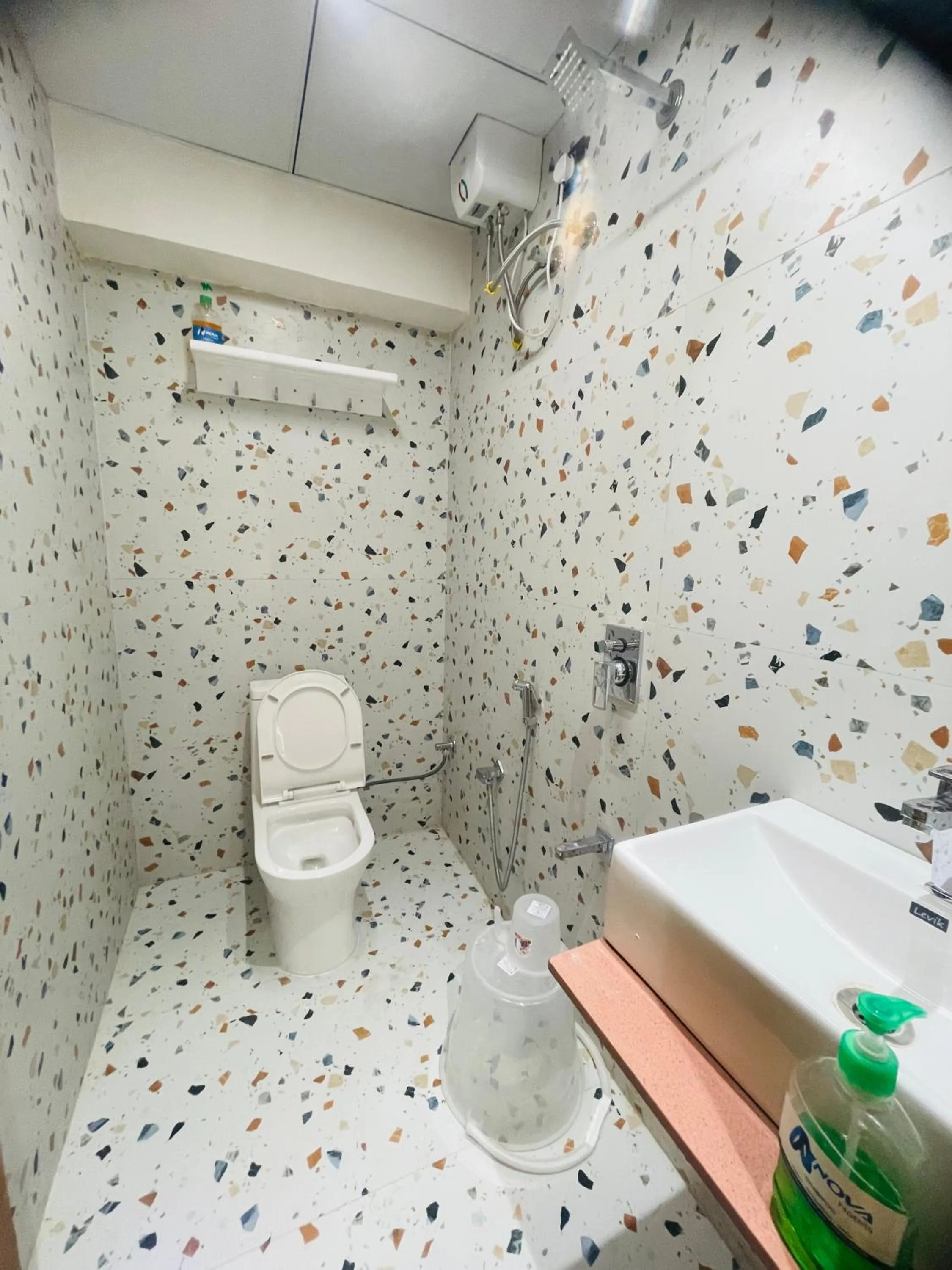 Shower in Hotel Nova Bopal