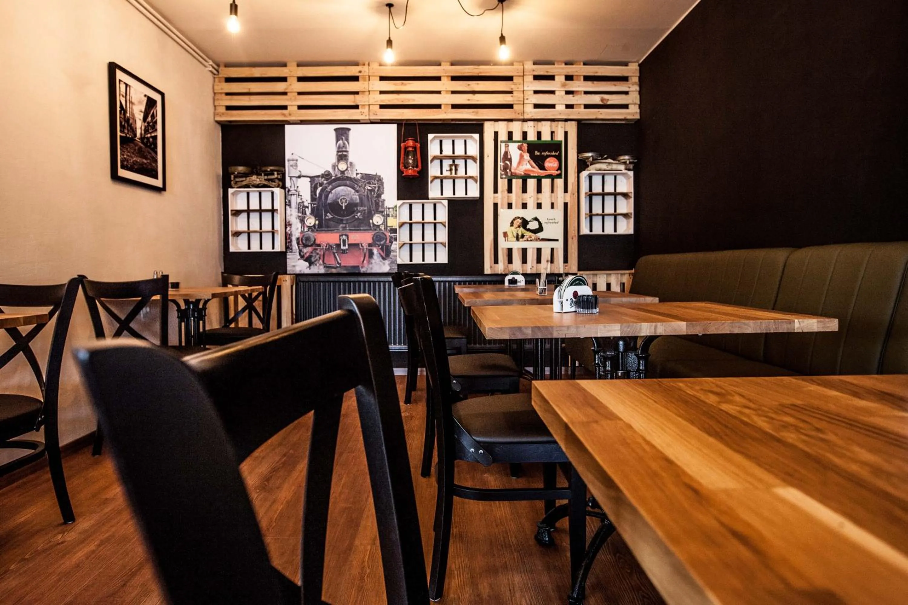 Restaurant/places to eat in Hotel Rajka