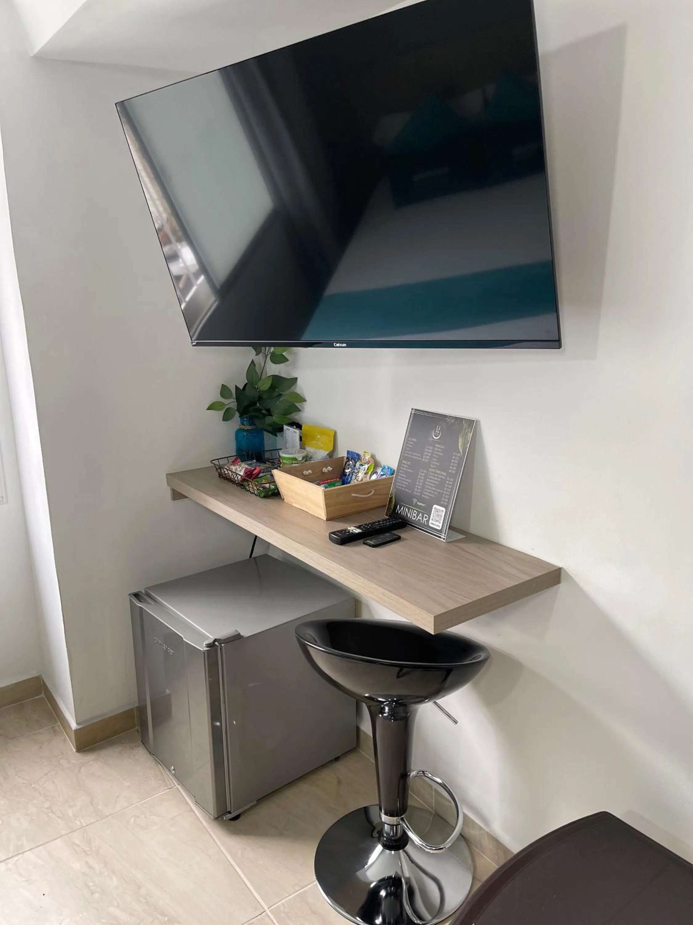 TV and multimedia in Hotel 12 Nights