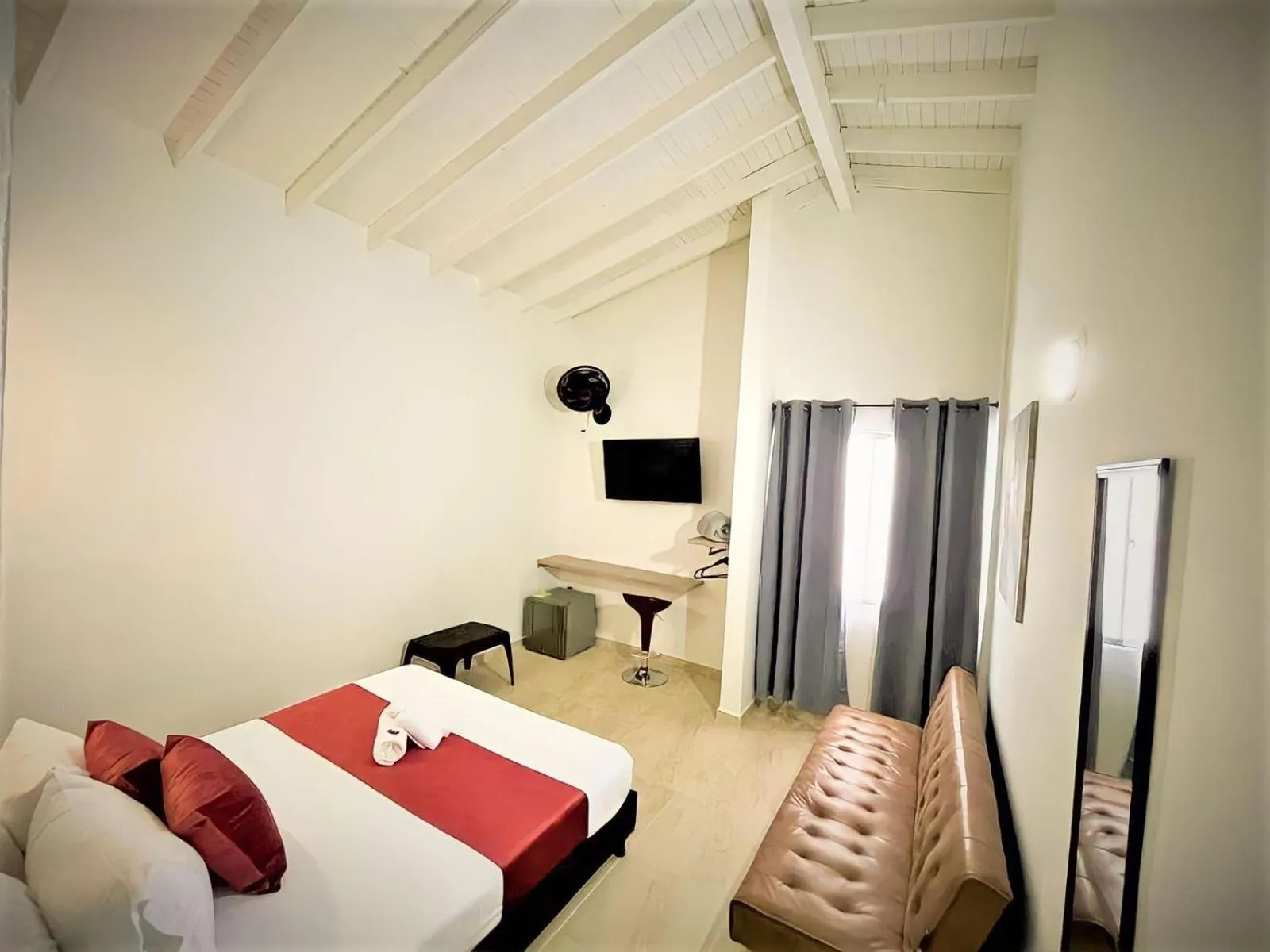 Communal lounge/ TV room, Bed in Hotel 12 Nights