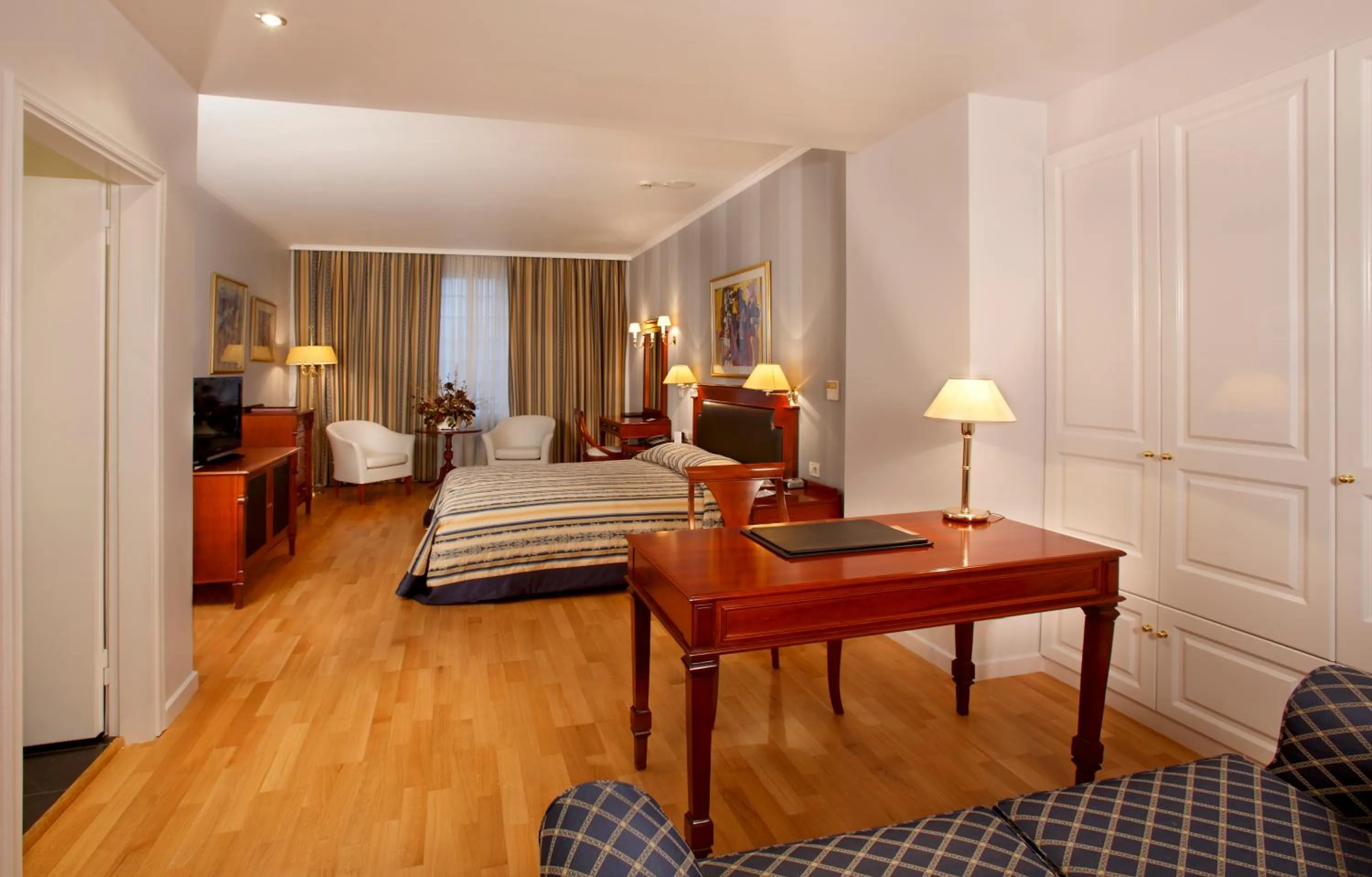 Bed in Theoxenia Palace