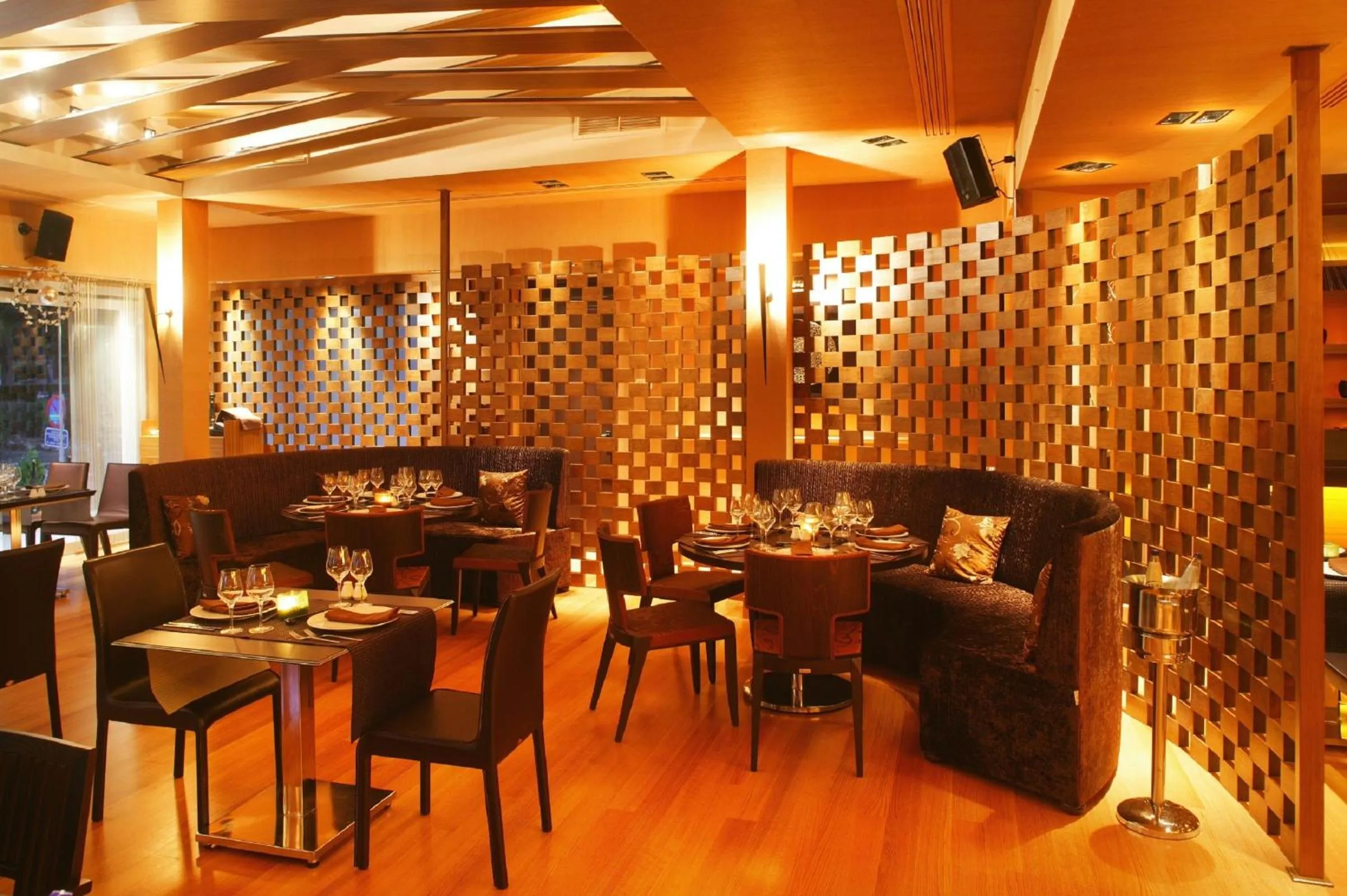 Restaurant/places to eat in Theoxenia Palace