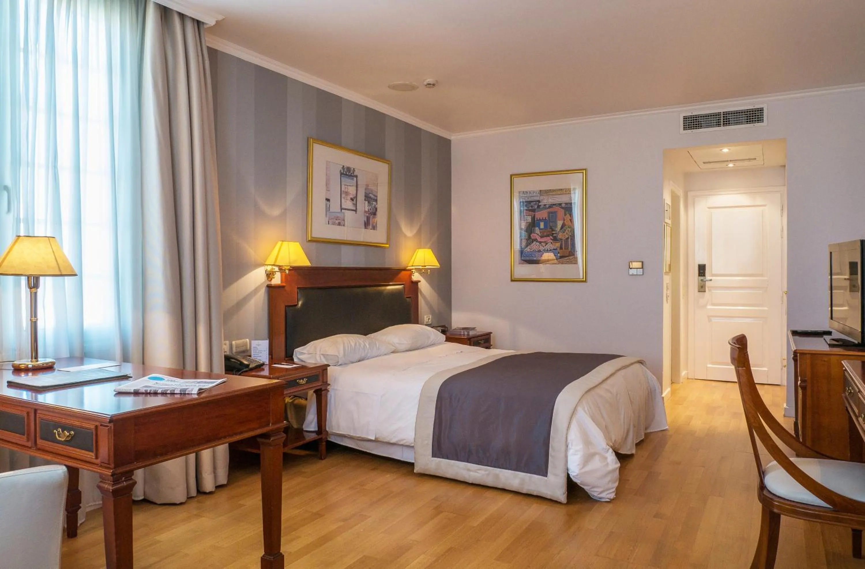 Photo of the whole room, Bed in Theoxenia Palace