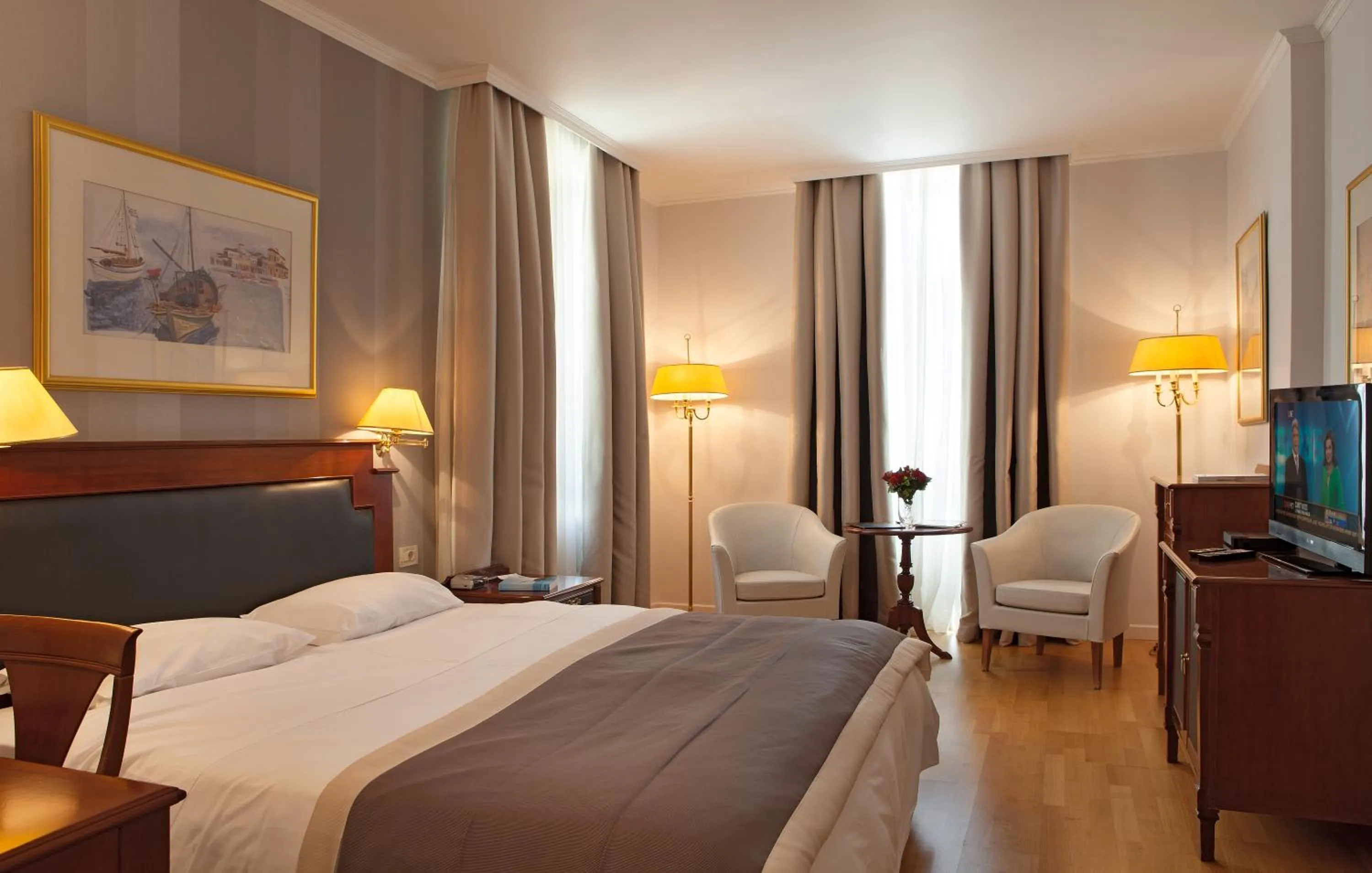 Photo of the whole room, Bed in Theoxenia Palace