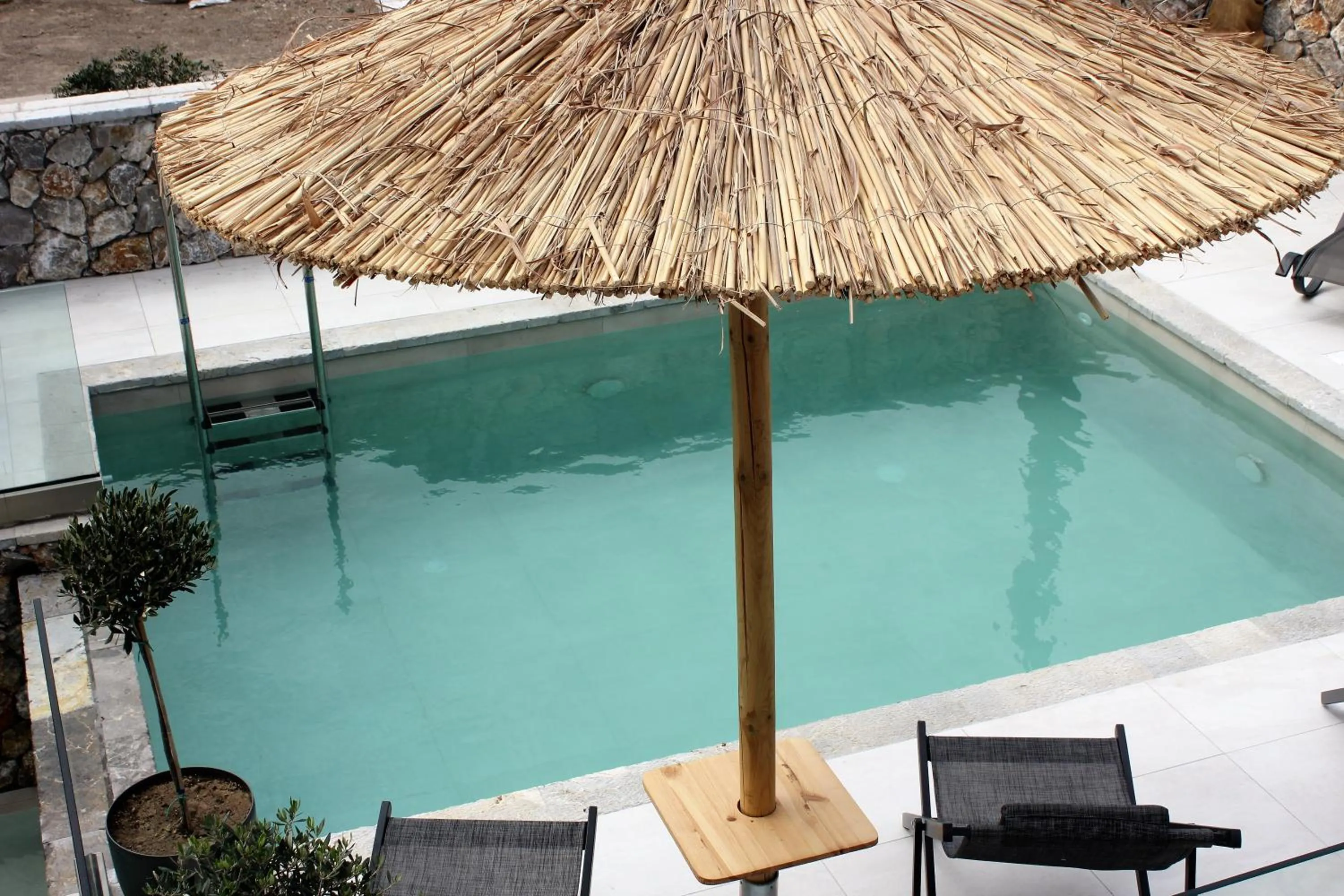 Pool view in John Mary