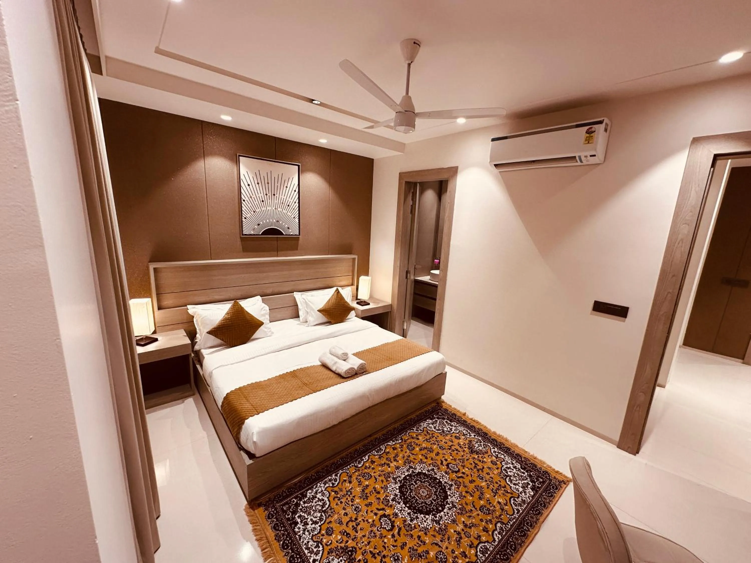 TV and multimedia, Bed in The Lodgers 2 BHK Serviced Apartment Near Artemis Hospital Sector 57 Gurgaon - Nearest Metro Station Sector 54 Chowk