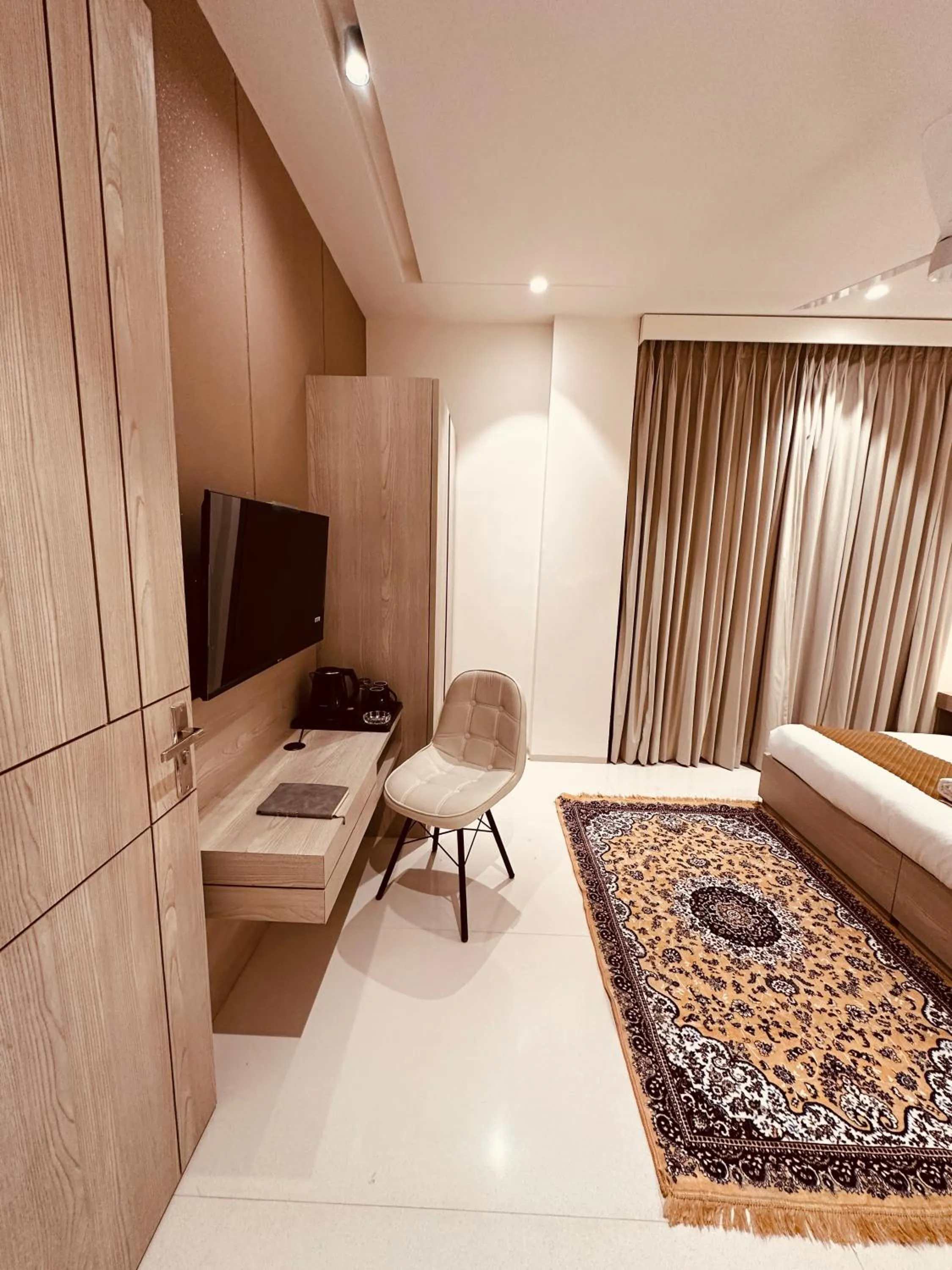Bed in The Lodgers 2 BHK Serviced Apartment Near Artemis Hospital Sector 57 Gurgaon - Nearest Metro Station Sector 54 Chowk
