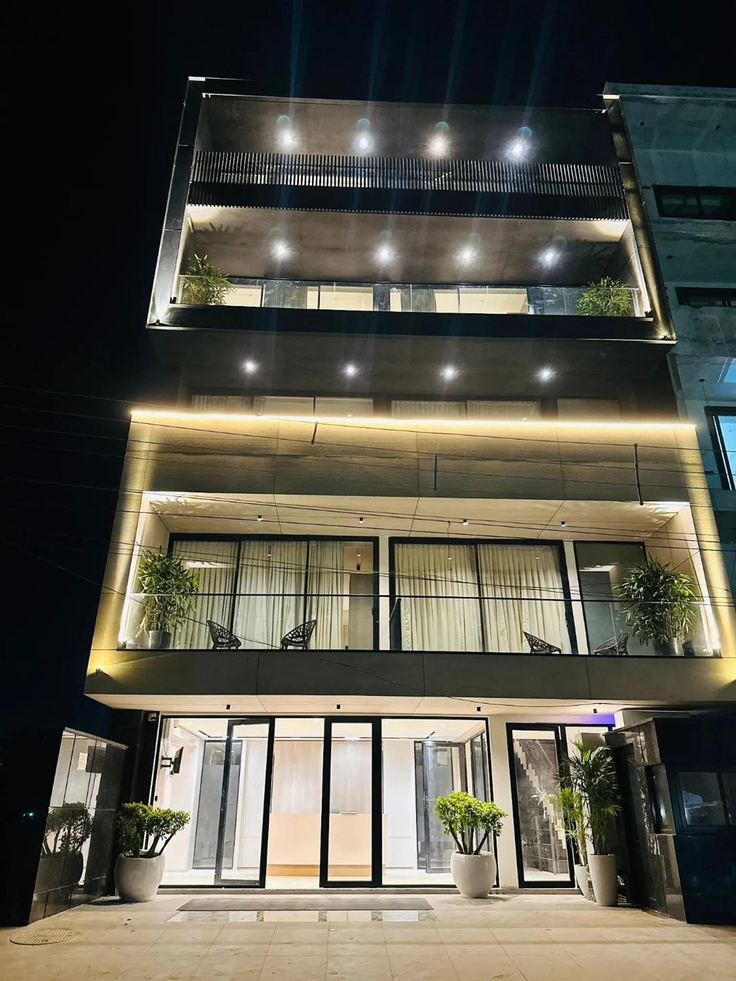 Property building in The Lodgers 2 BHK Serviced Apartment Near Artemis Hospital Sector 57 Gurgaon - Nearest Metro Station Sector 54 Chowk