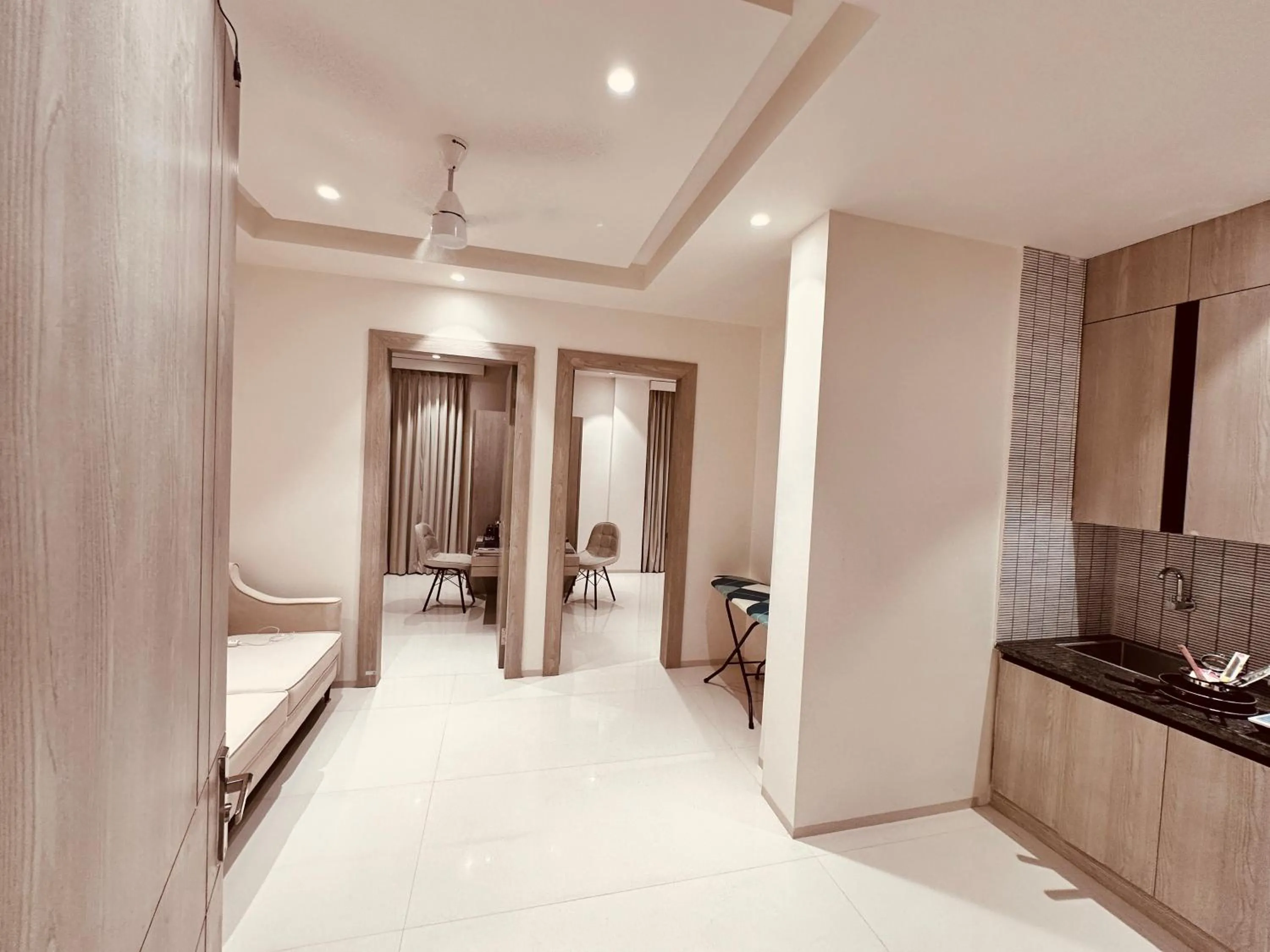 Kitchen or kitchenette, Bed in The Lodgers 2 BHK Serviced Apartment Near Artemis Hospital Sector 57 Gurgaon - Nearest Metro Station Sector 54 Chowk