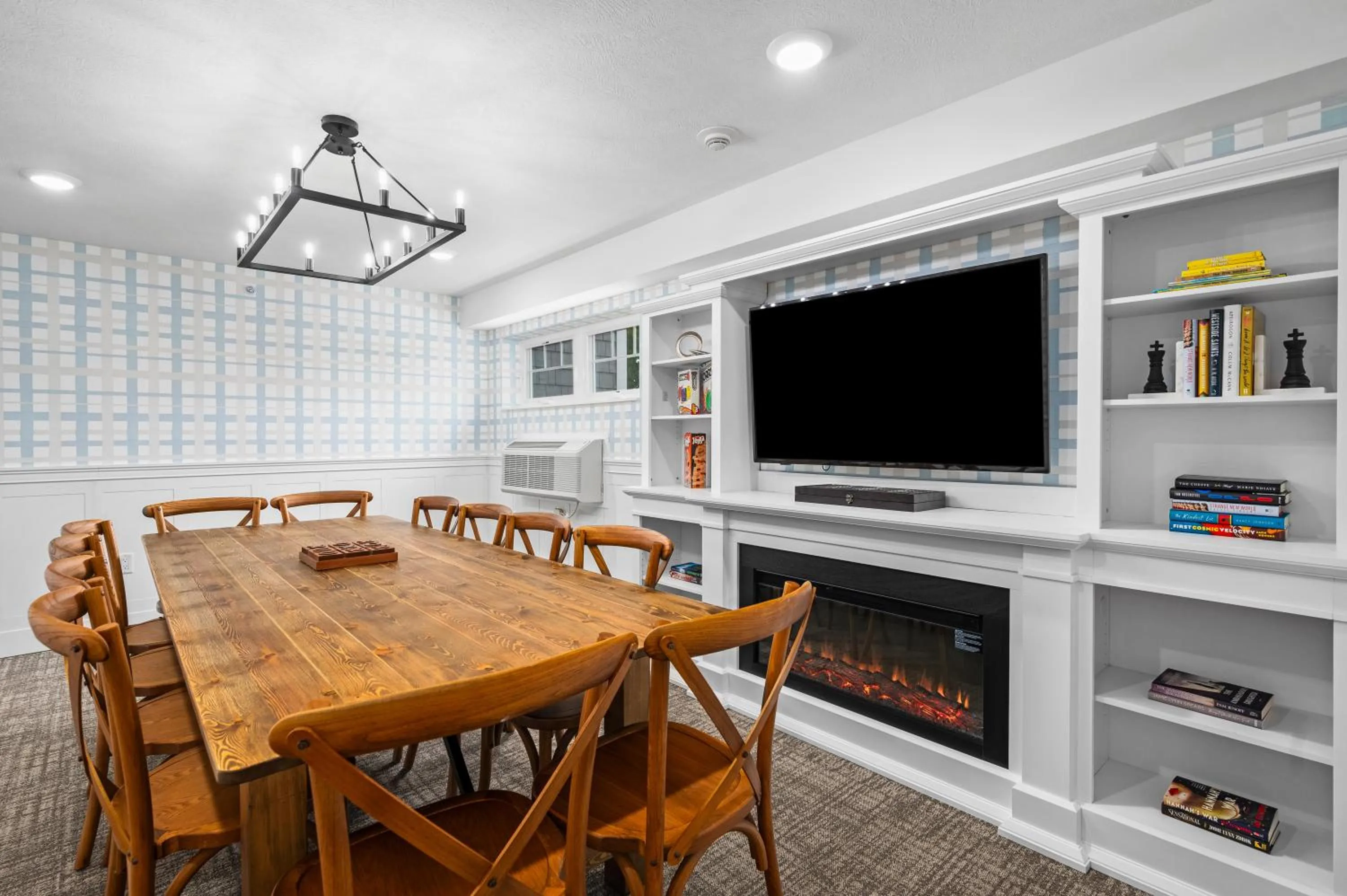 Communal lounge/ TV room in Alexandra Inn