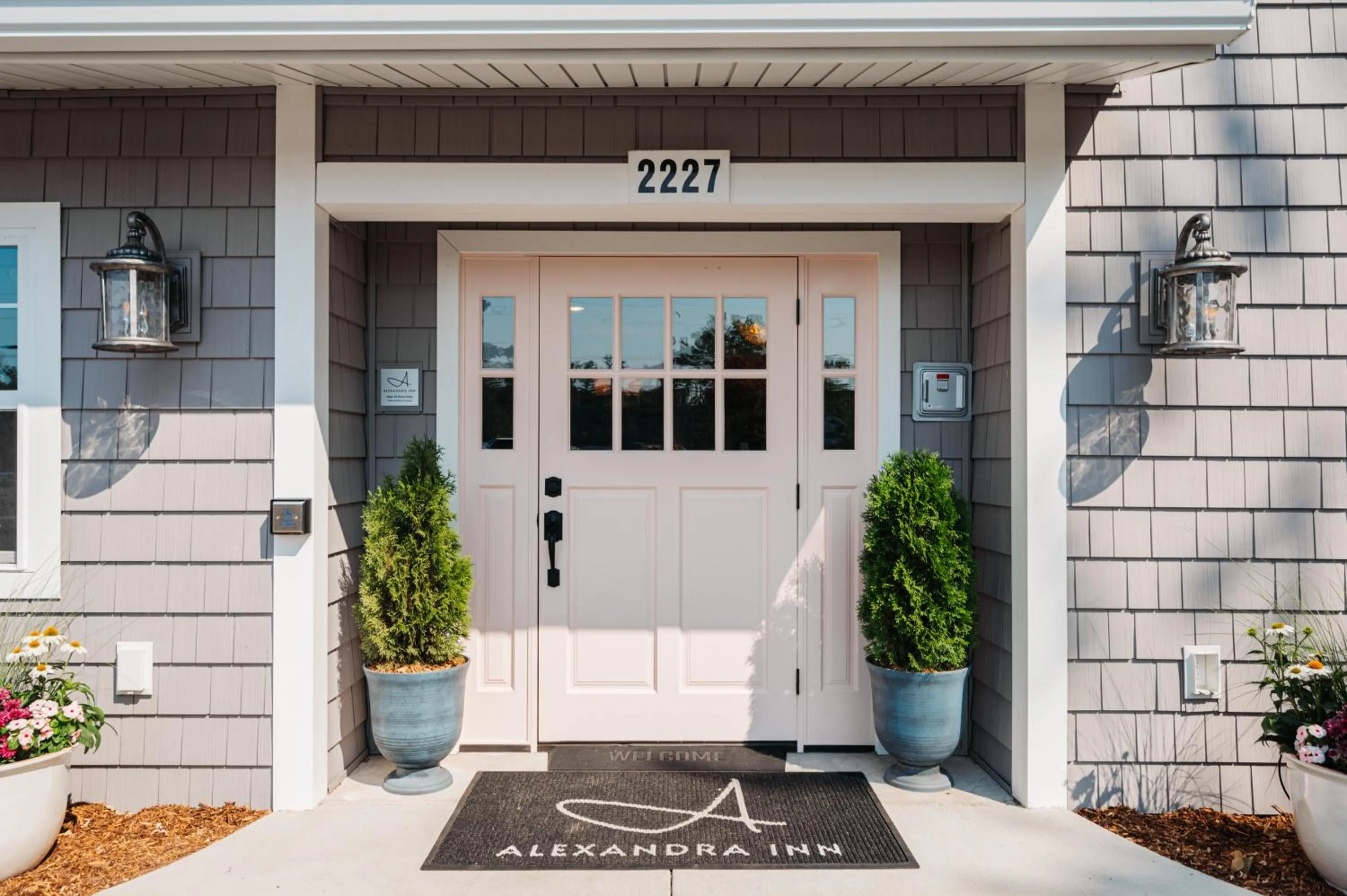 Facade/entrance in Alexandra Inn