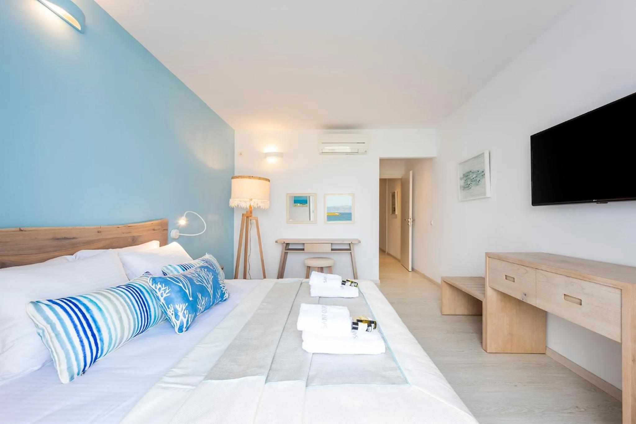 Bed in Saint George Hotel