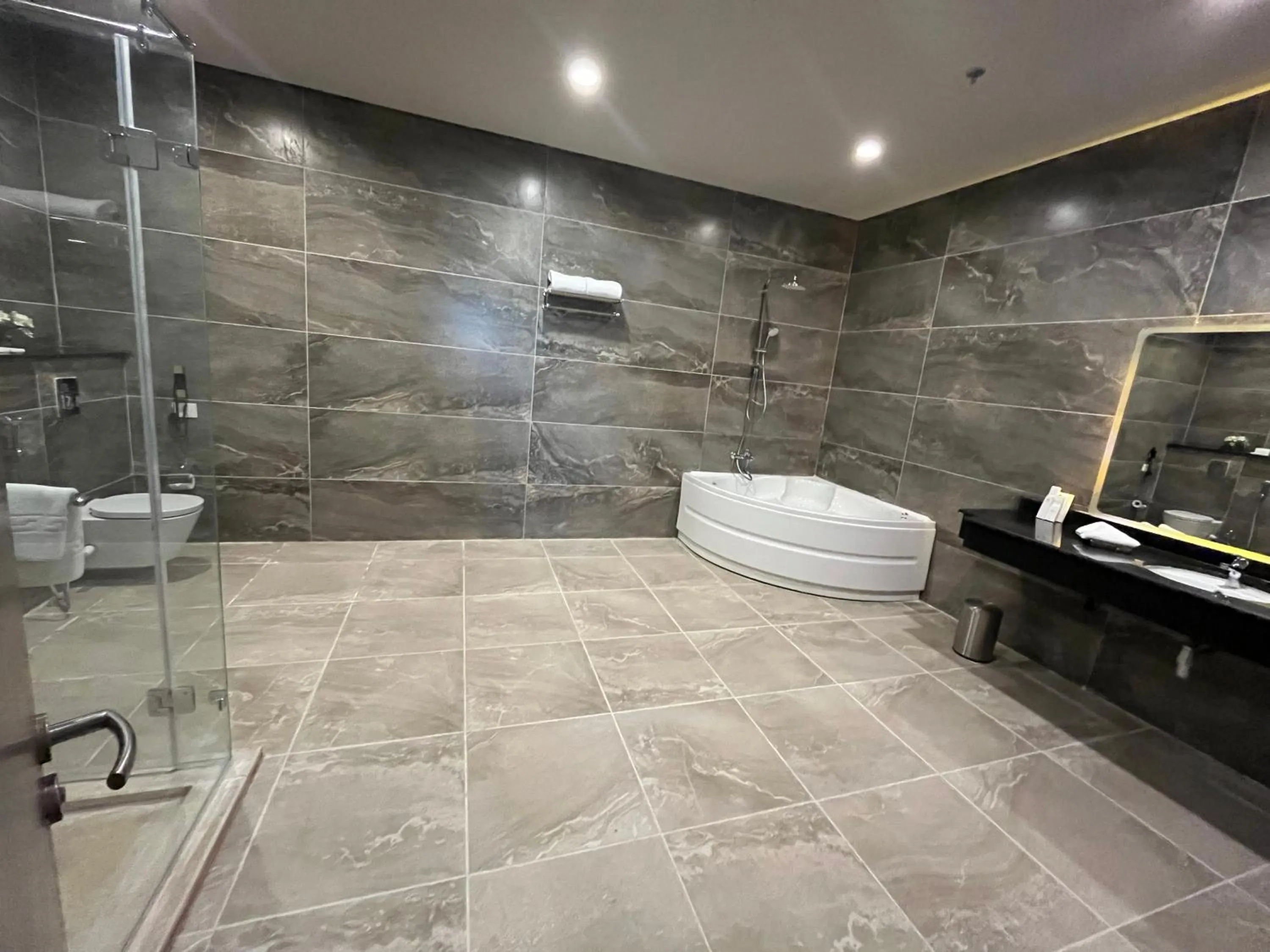 Bathroom in Tolip Olympic International City