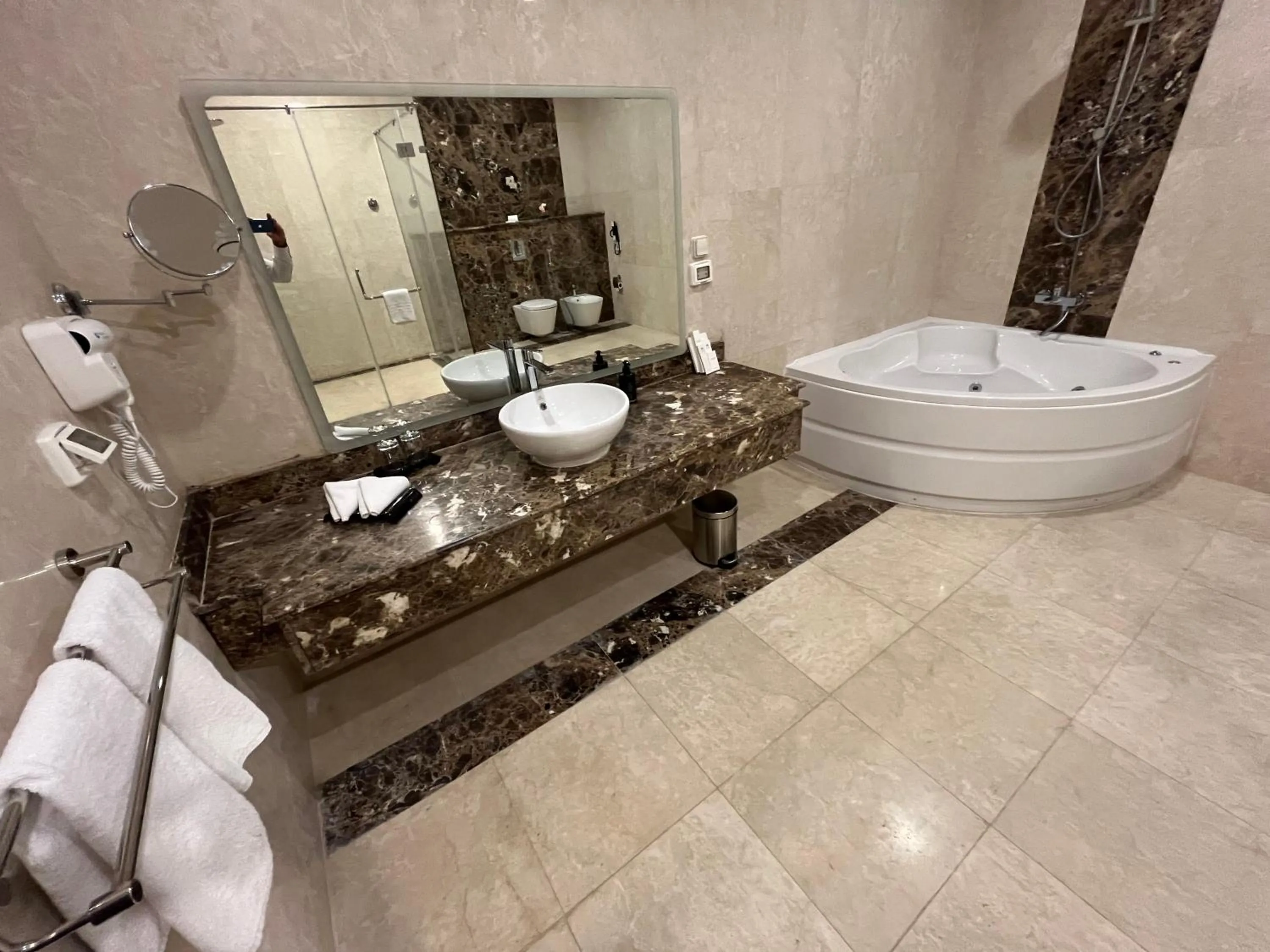 Bathroom in Tolip Olympic International City