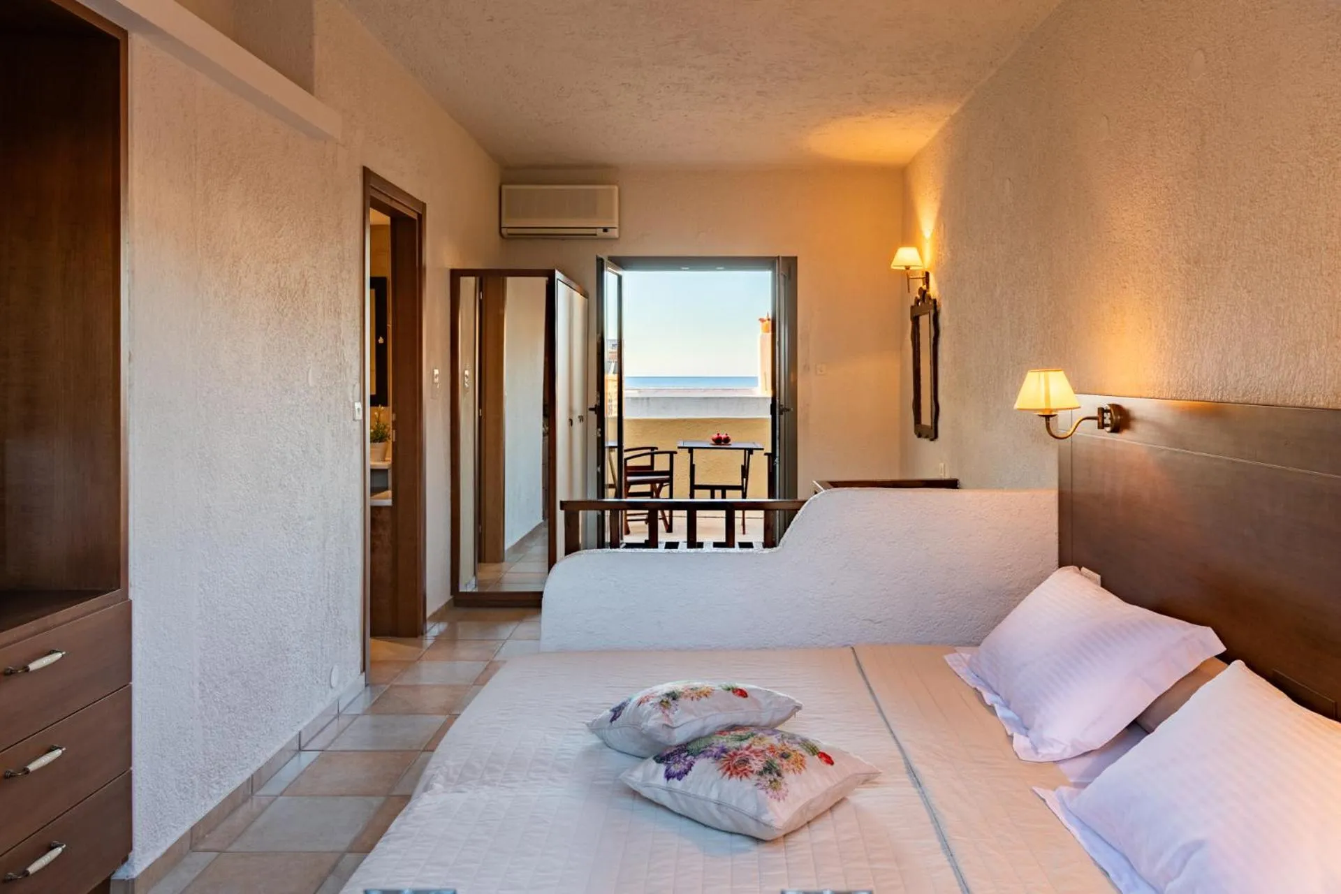 Balcony/Terrace, Bed in Porto Sisi Hotel Apartments