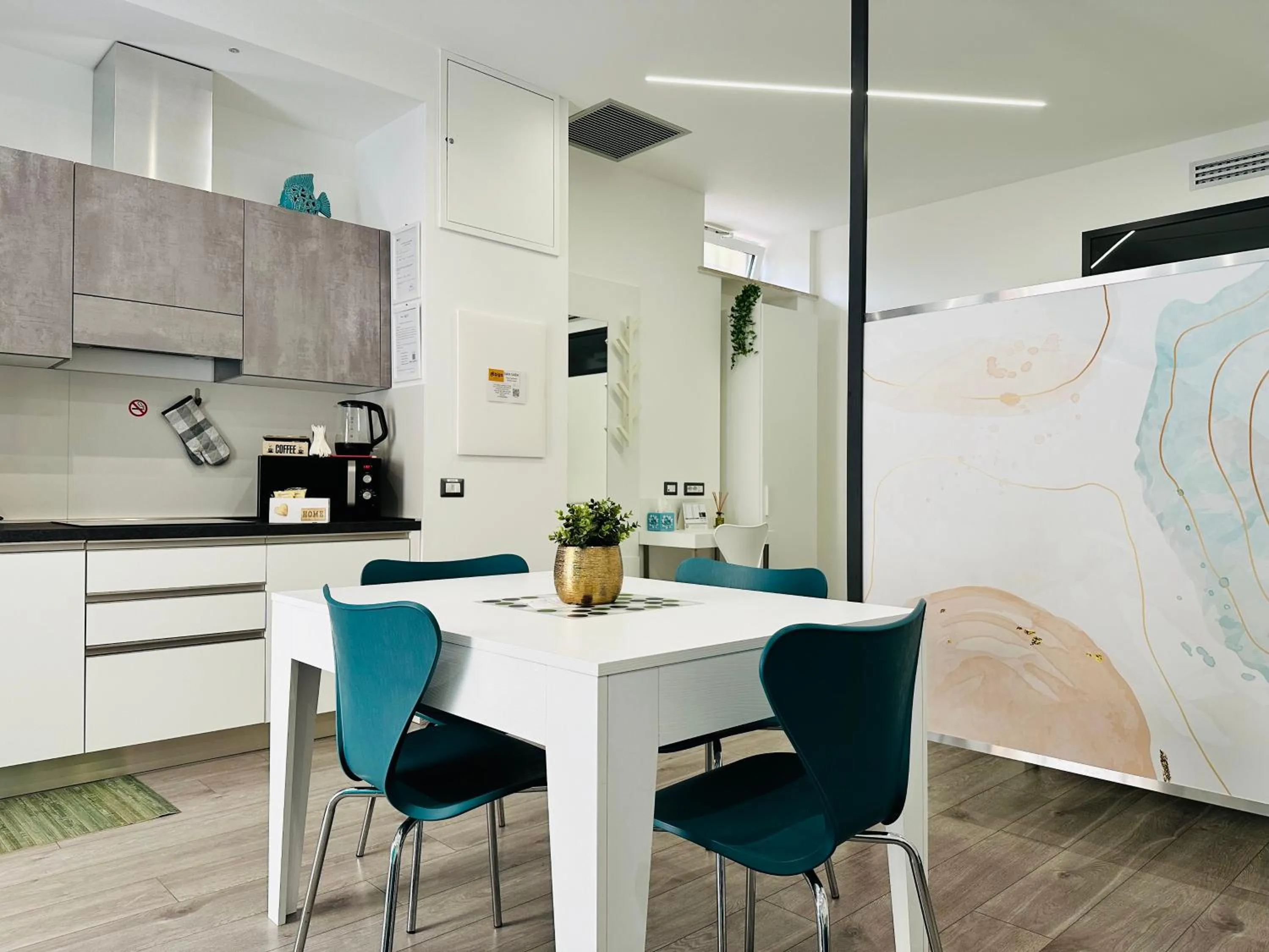 Kitchen or kitchenette in San Saba Street Apartment 52