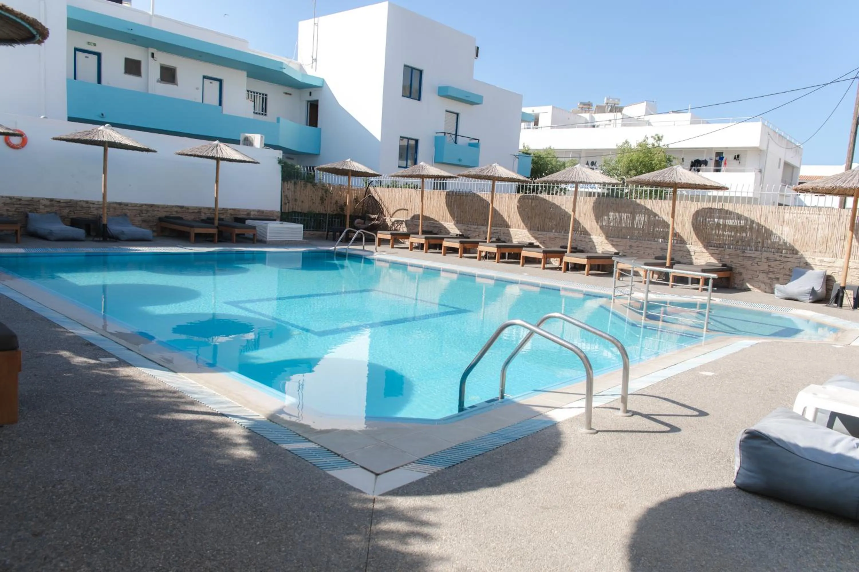 JP Pool & Apartments