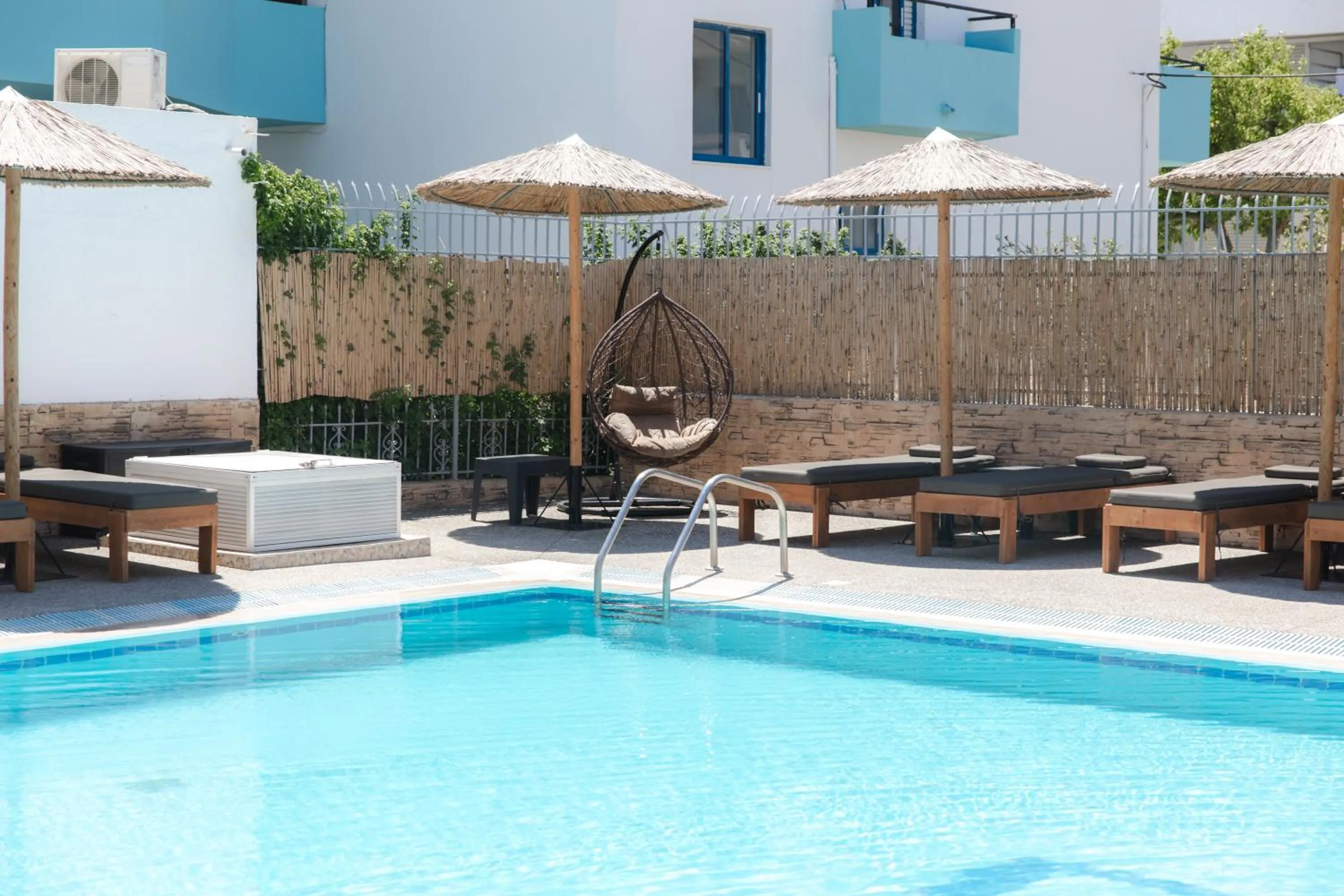 JP Pool & Apartments