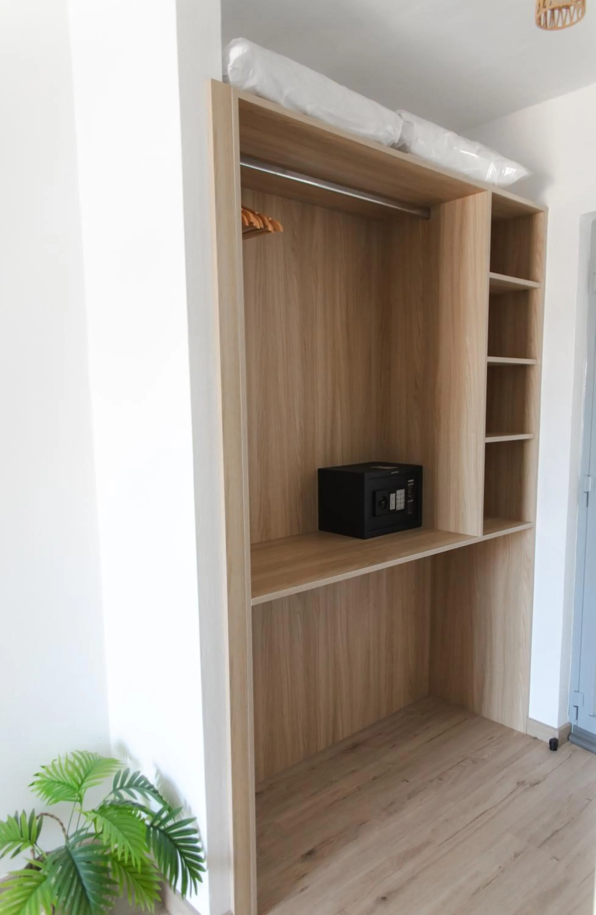 JP Pool & Apartments