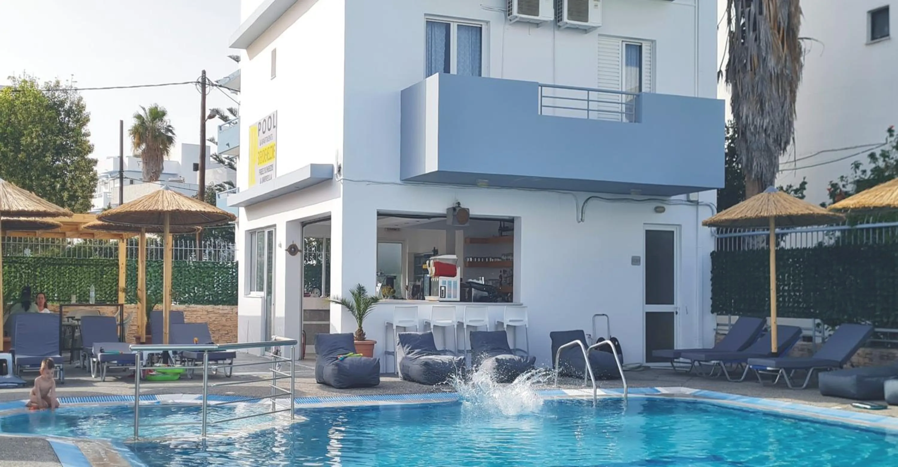 Restaurant/places to eat in JP Pool & Apartments