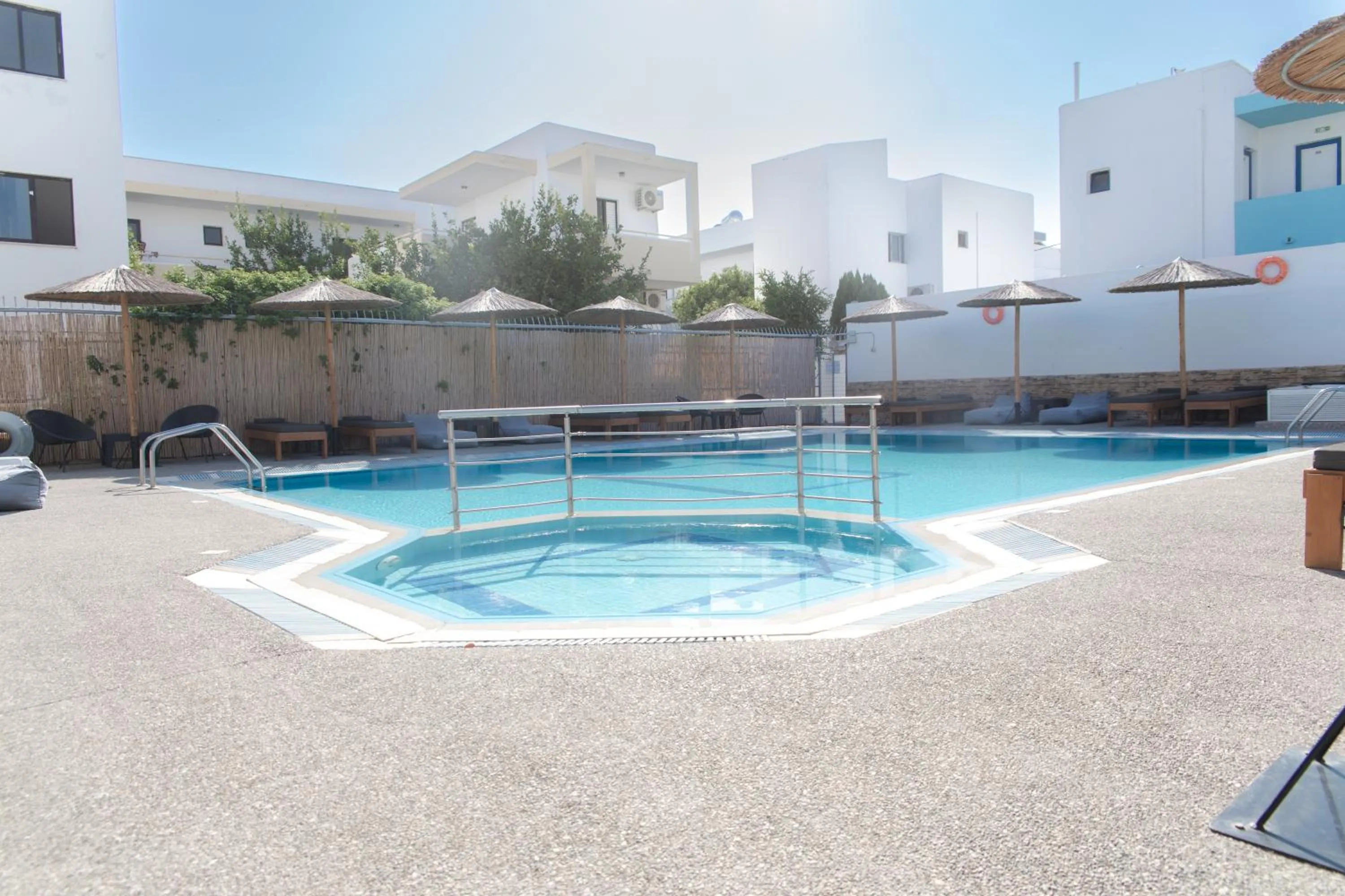 JP Pool & Apartments