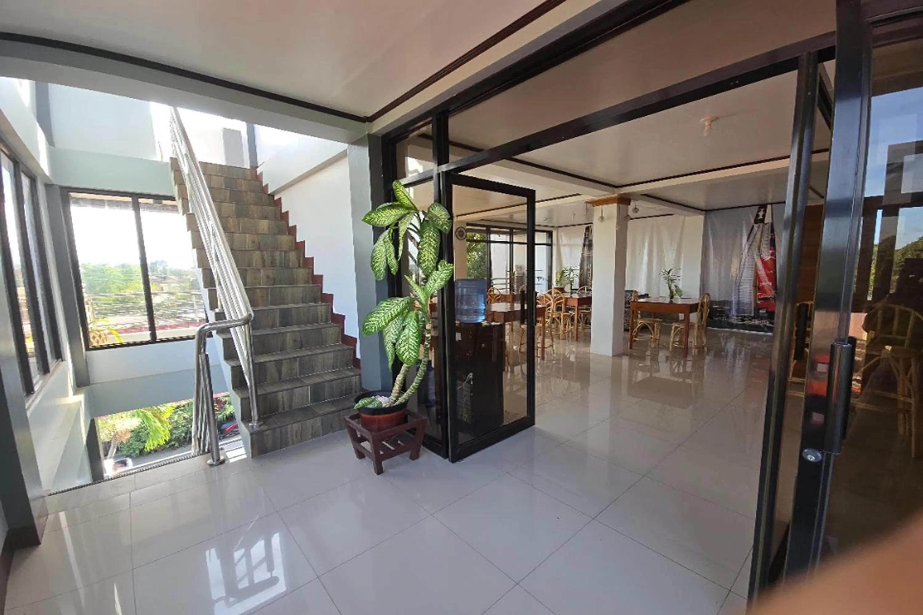 Restaurant/places to eat in Nober Pension House City Center