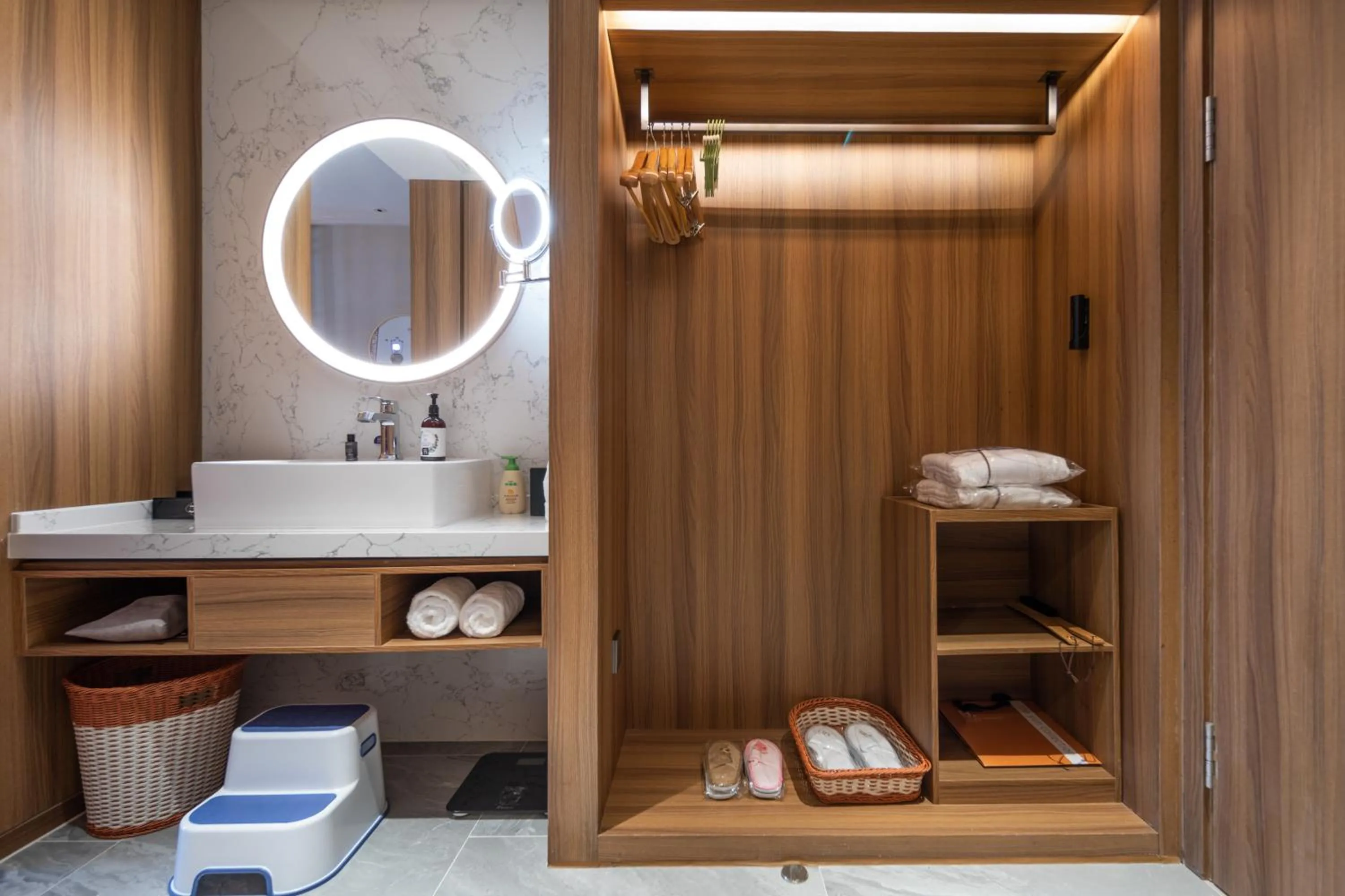 Rezen Longuu Hotel - Universiade Center Longgang Shenzhen