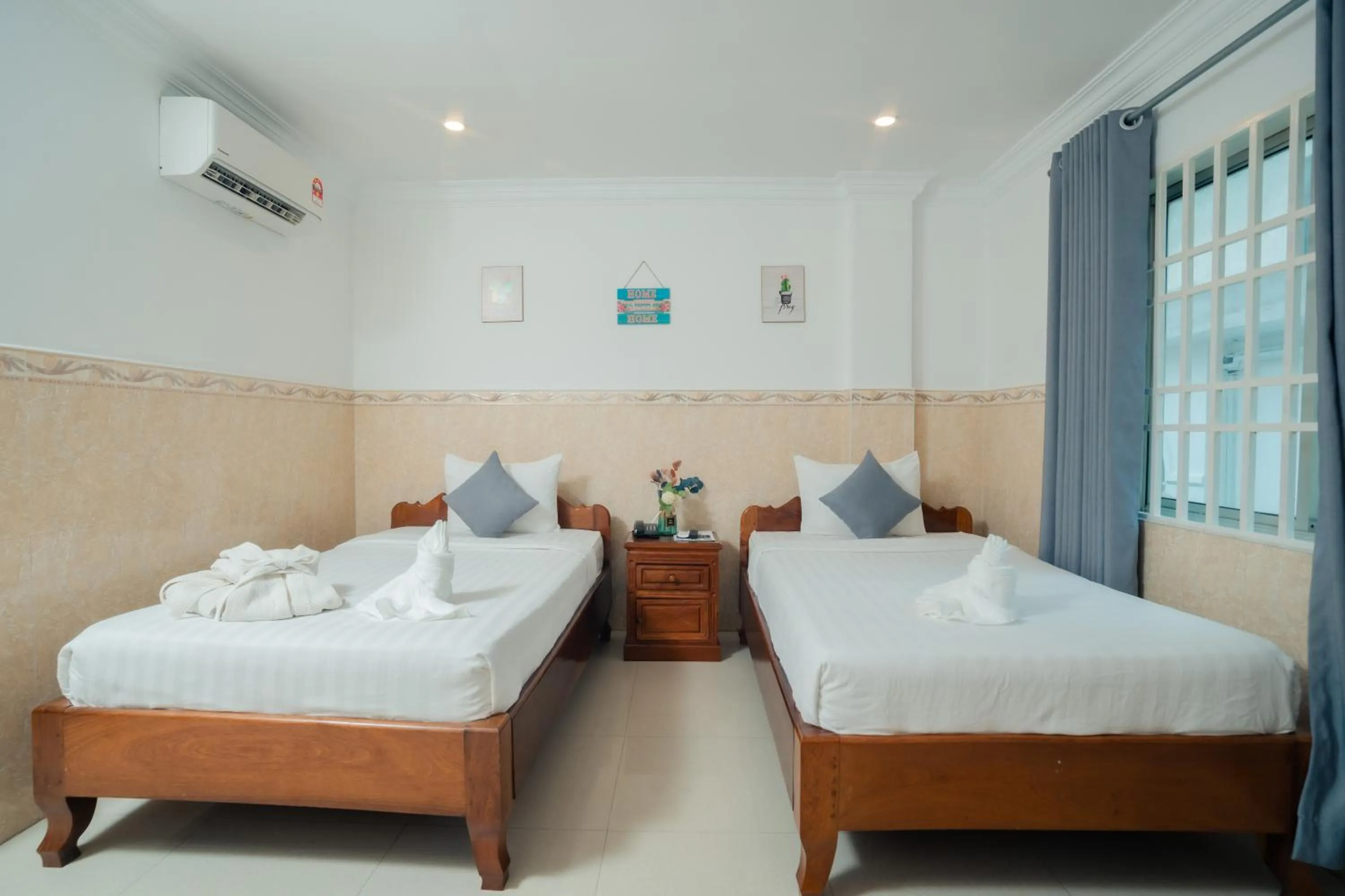 Bedroom, Bed in White Corner Hotel