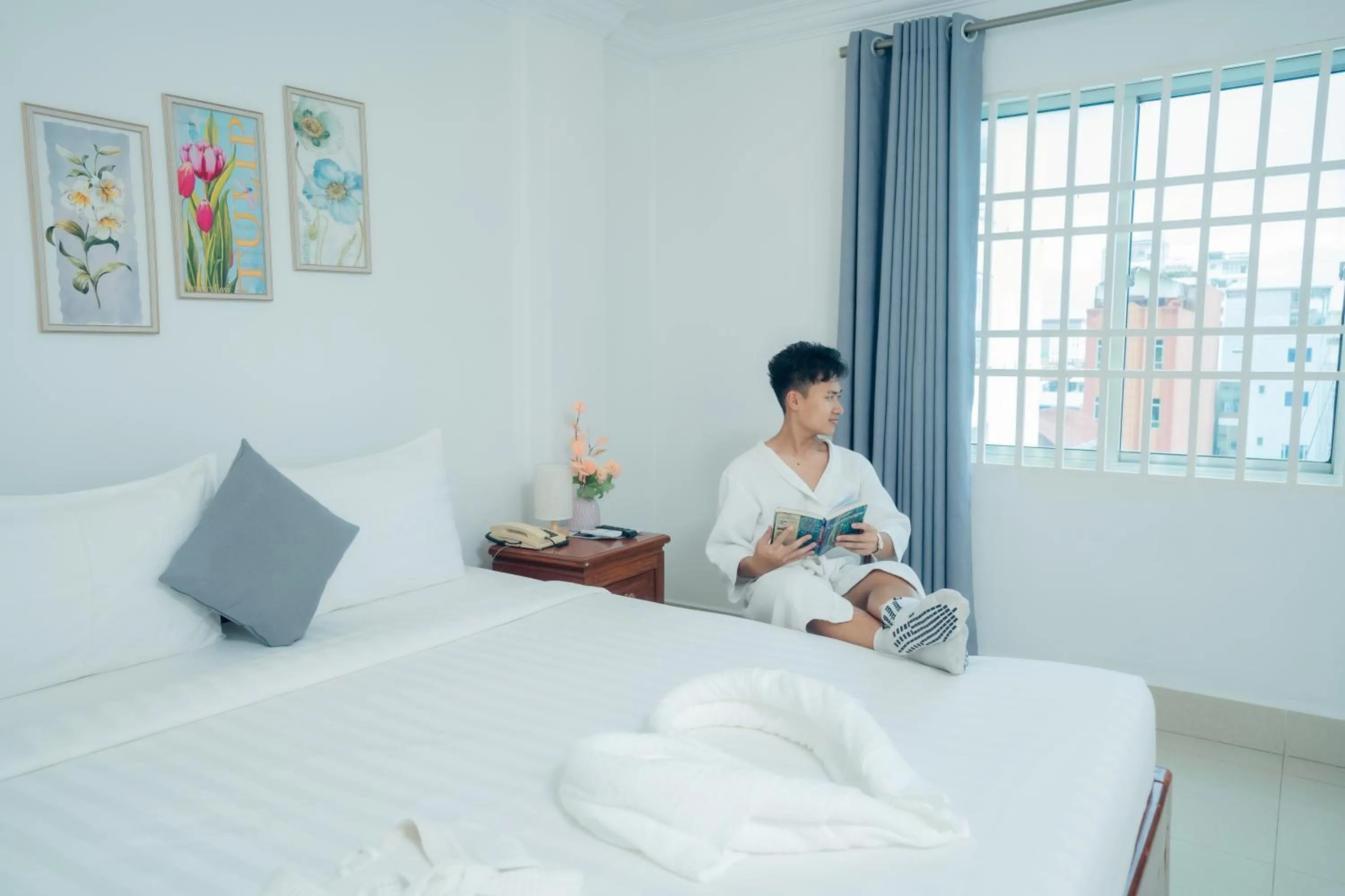 Bed in White Corner Hotel