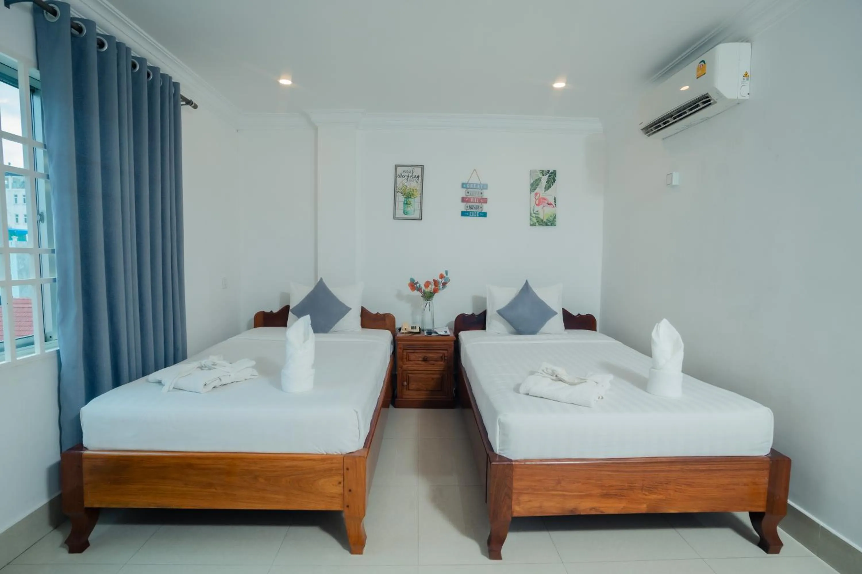 Bedroom, Bed in White Corner Hotel