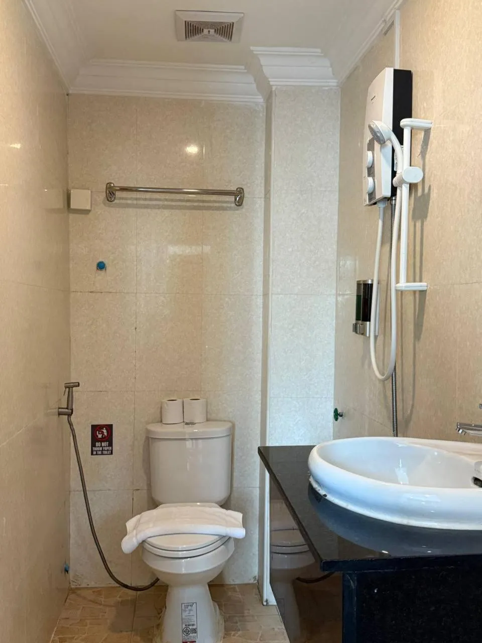 Shower in White Corner Hotel