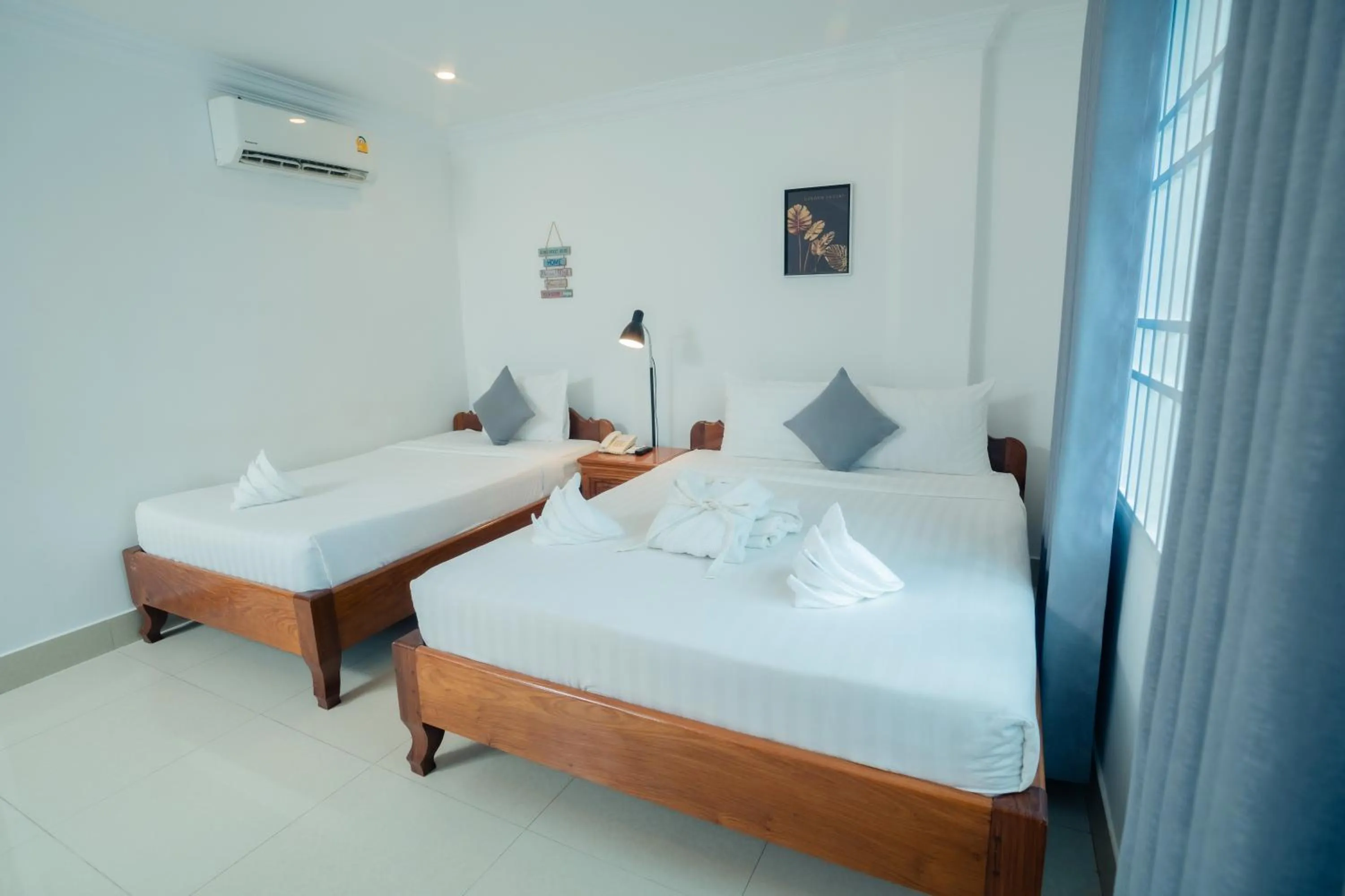 Bedroom, Bed in White Corner Hotel